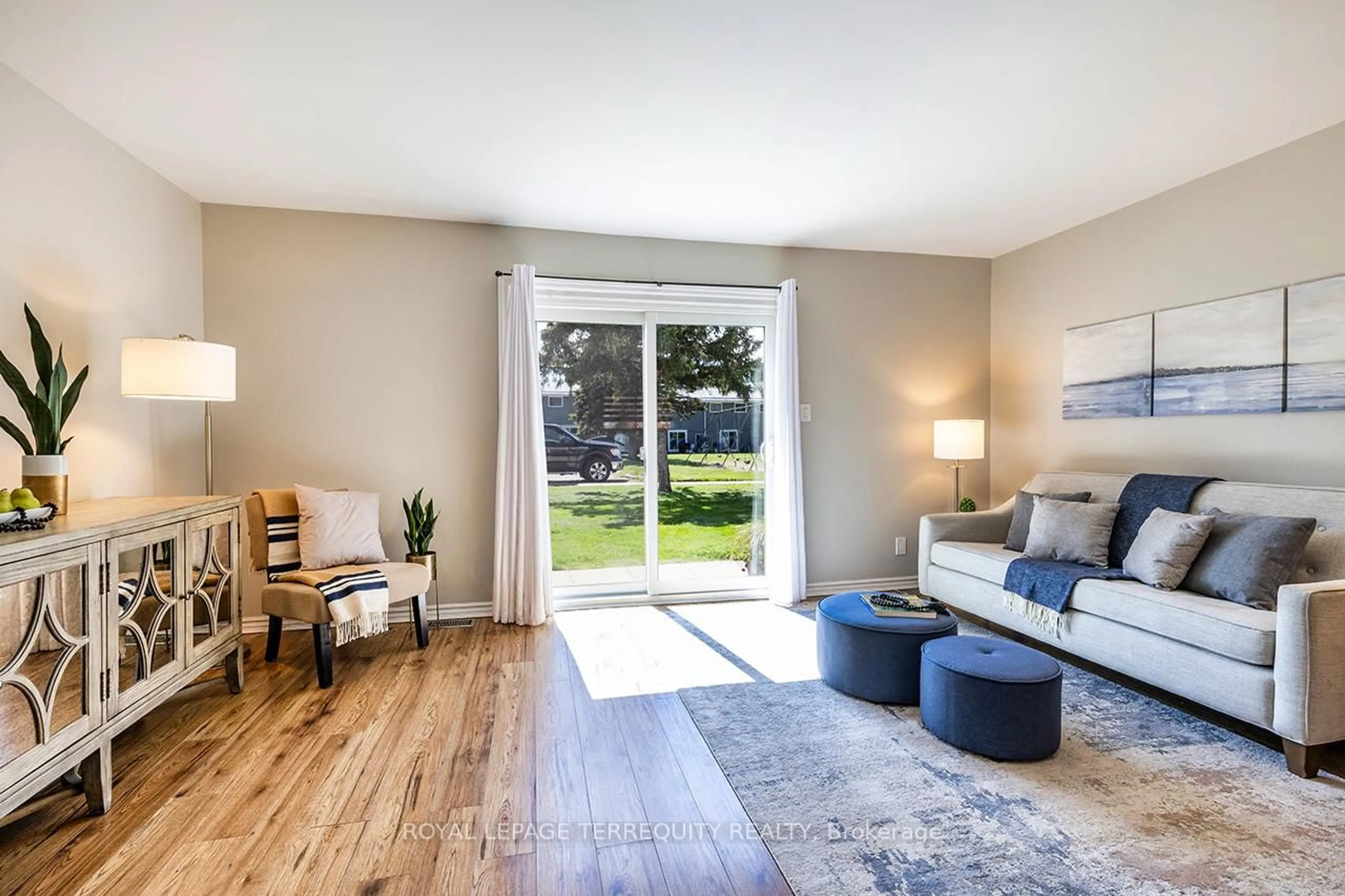 Living room with furniture, unknown for 400 Westwood Dr #A4, Cobourg Ontario K9A 2B6