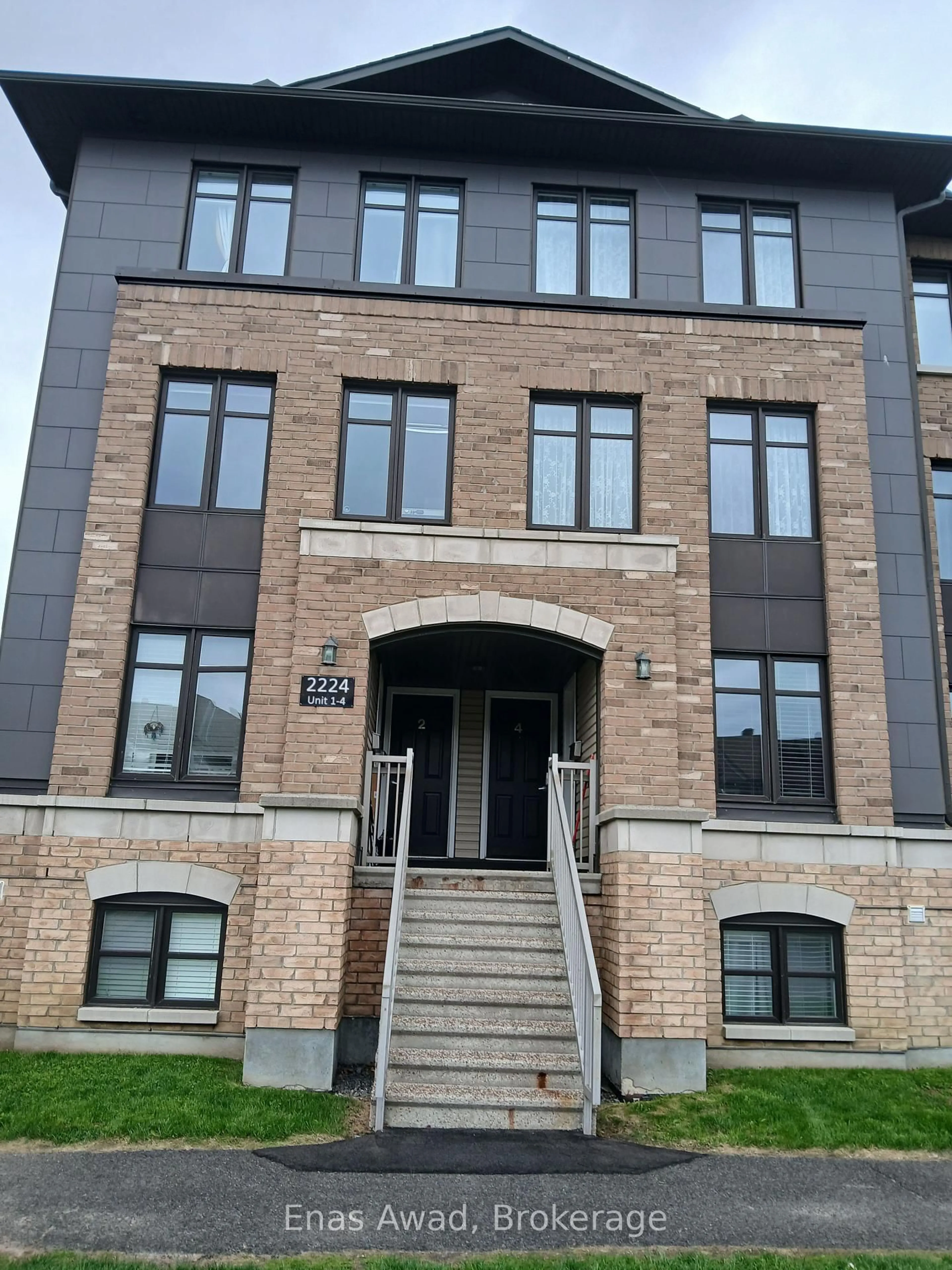 Home with brick exterior material, building for 2224 Marble Cres #3, Clarence-Rockland Ontario K4K 0G9