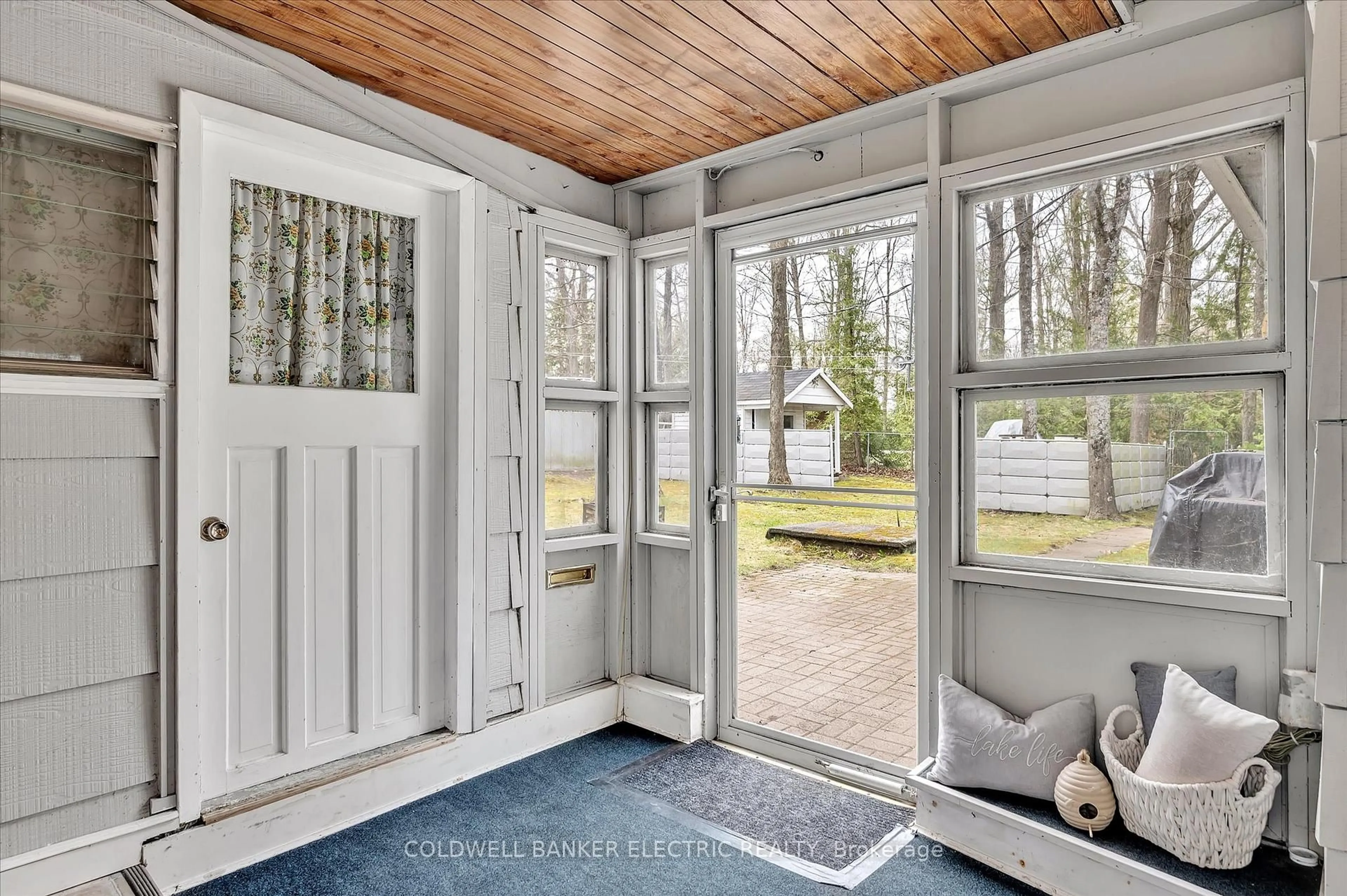 Indoor entryway for 318 Fothergill Isle N/A, Selwyn Ontario K9J 6X2
