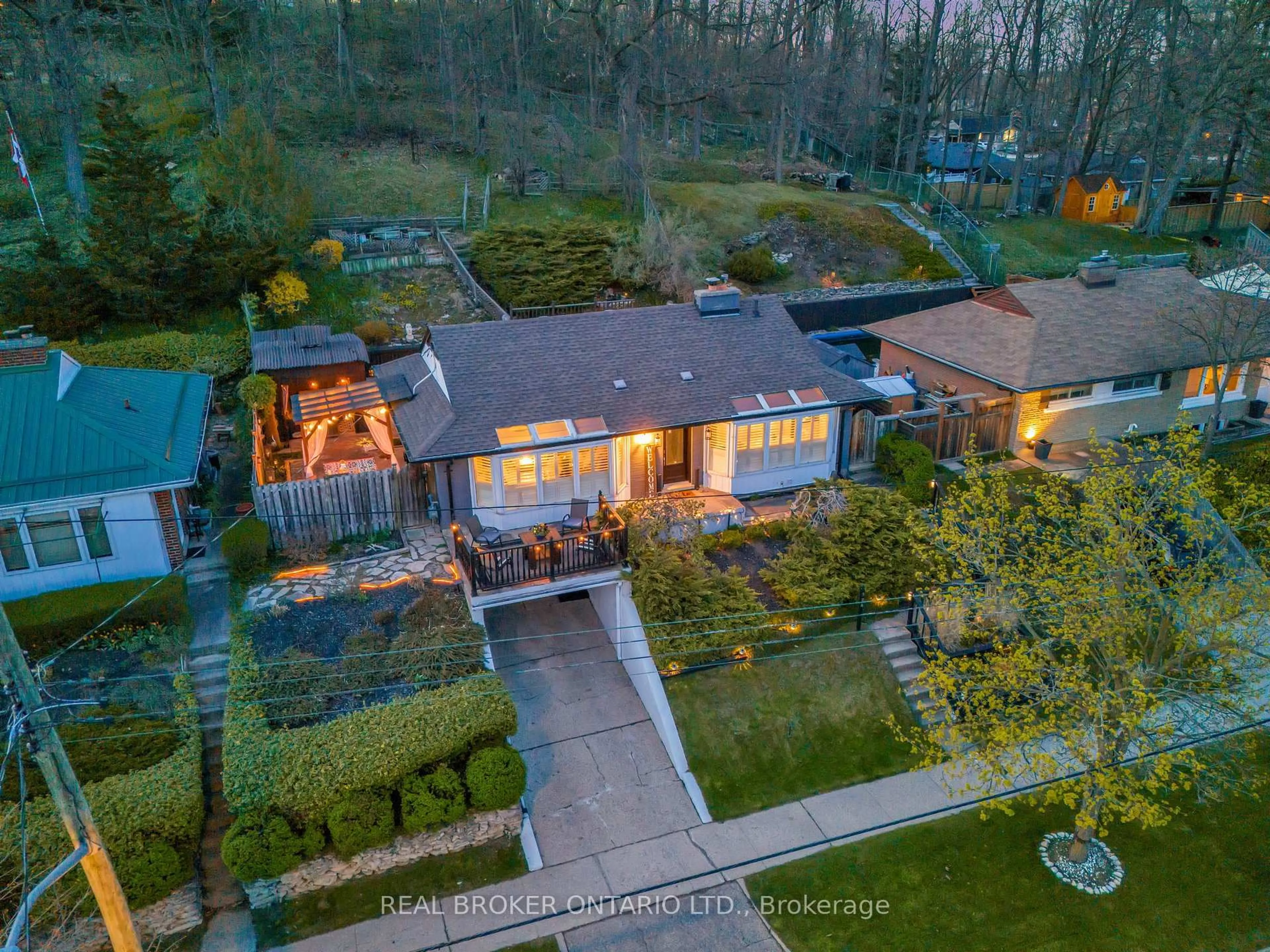 A pic from outside/outdoor area/front of a property/back of a property/a pic from drone, street for 924 Union St, Kitchener Ontario N2H 6J4