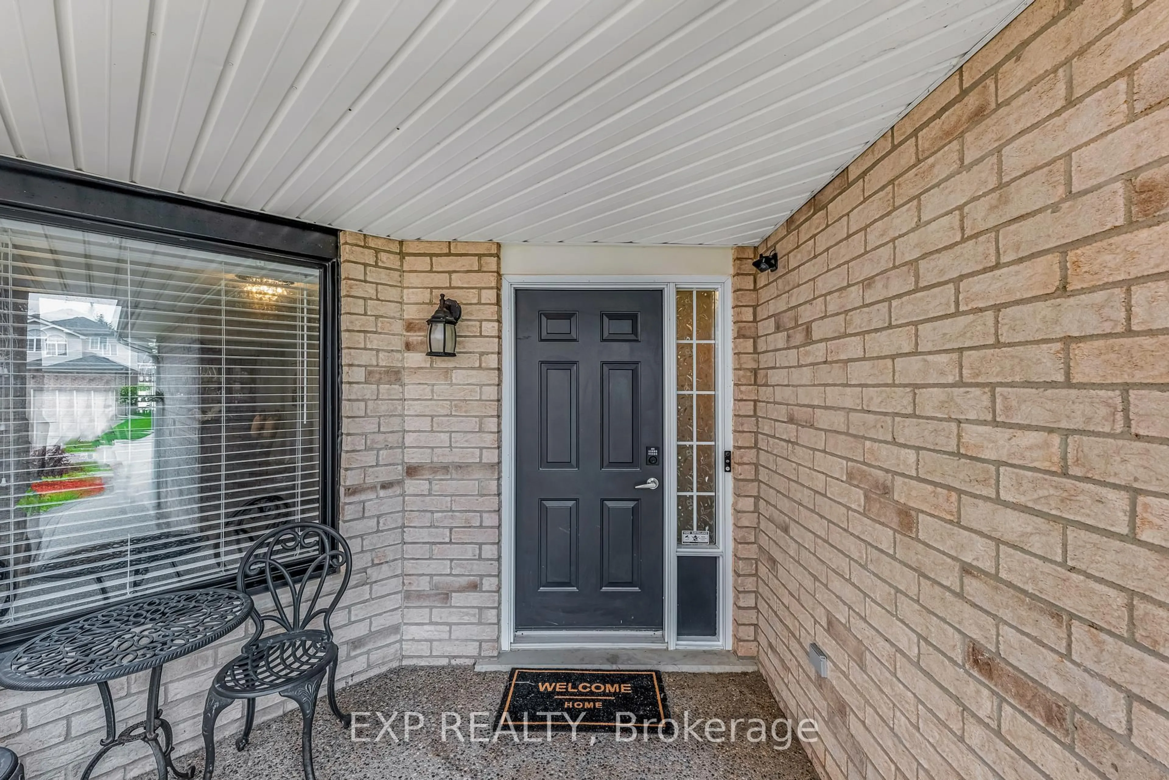 Indoor entryway for 175 Hollyridge Cres, Kitchener Ontario N2N 3N4