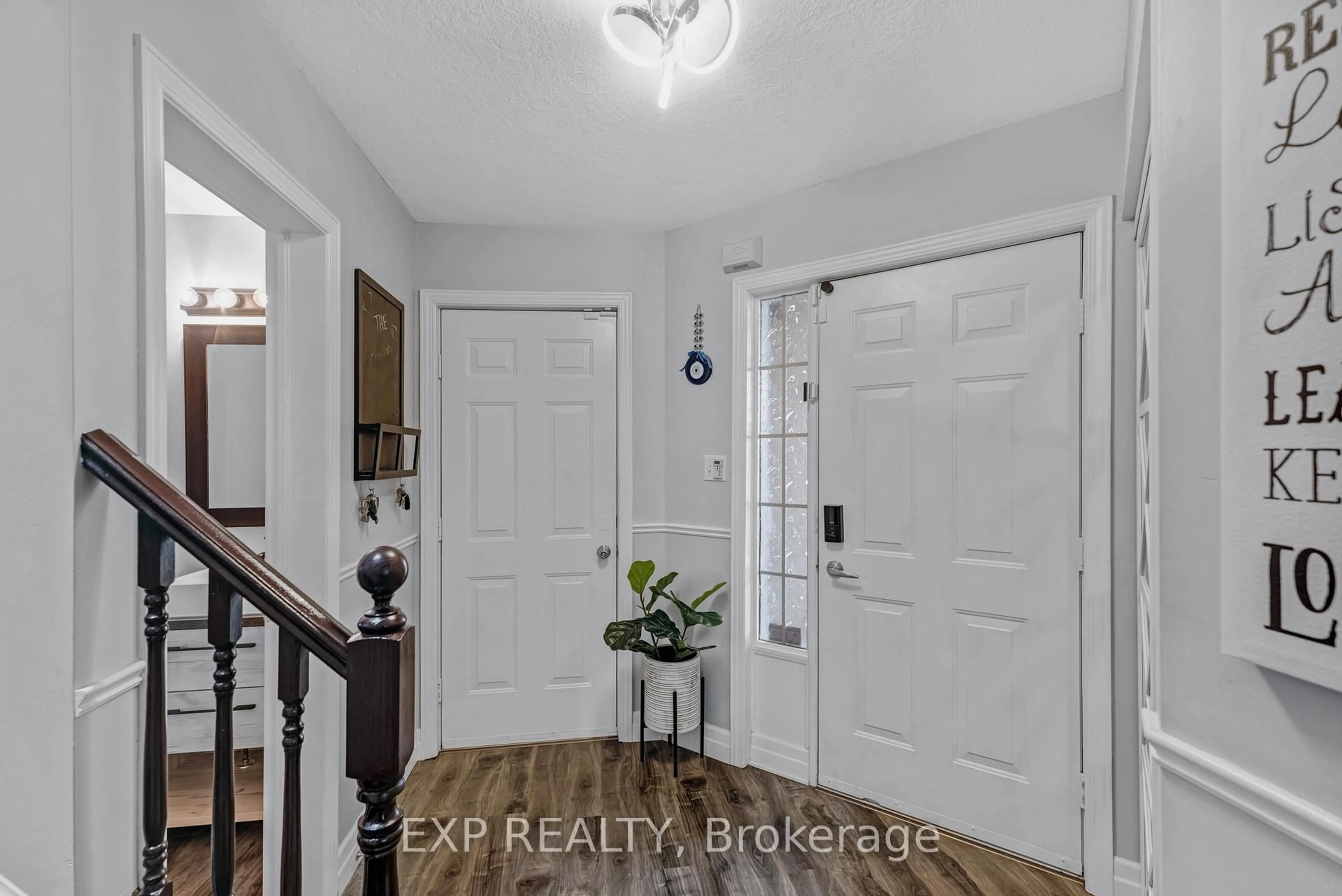 Indoor entryway for 175 Hollyridge Cres, Kitchener Ontario N2N 3N4