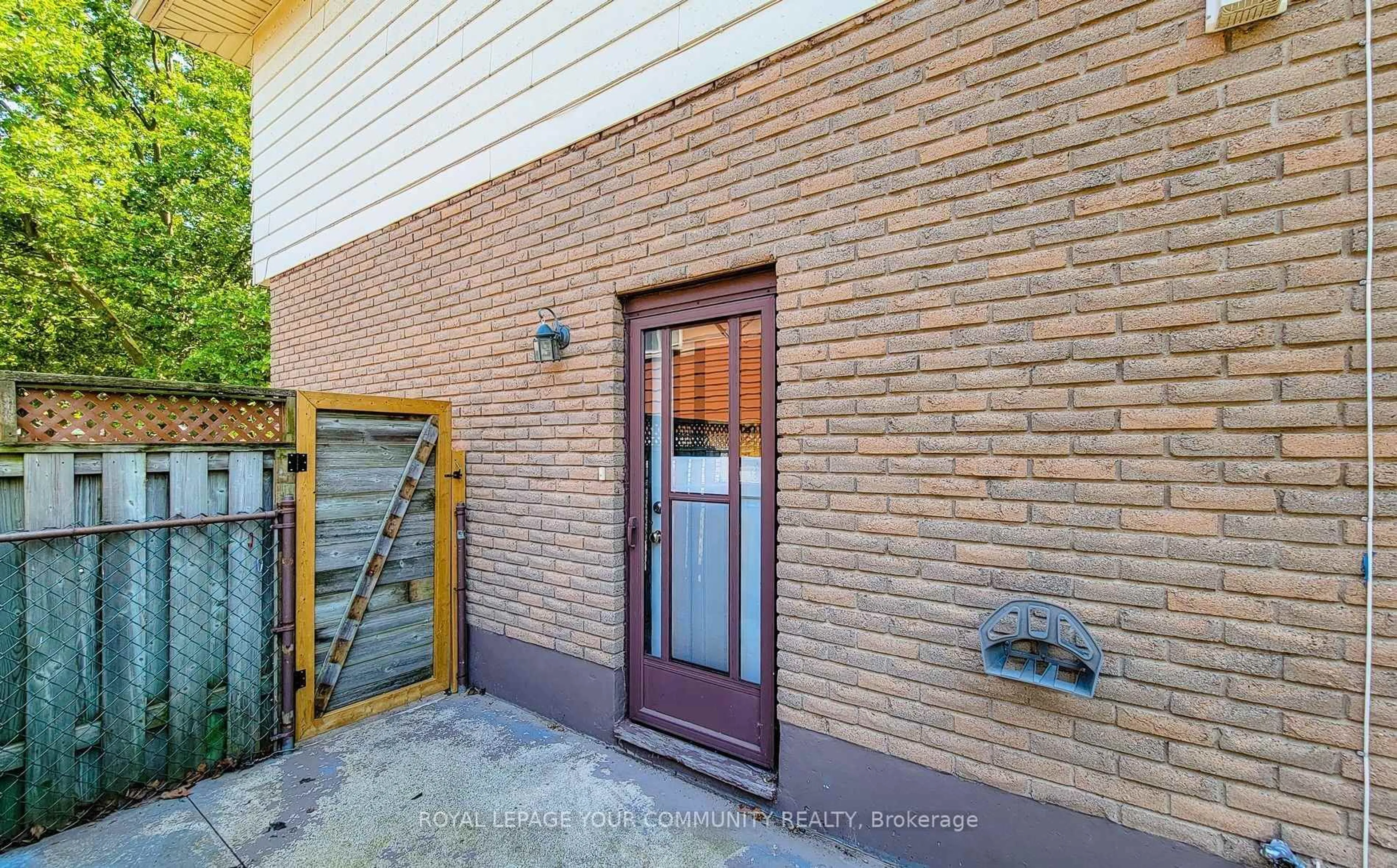 Home with brick exterior material, street for 4433 Meadowvale Dr, Niagara Falls Ontario L2E 5W8