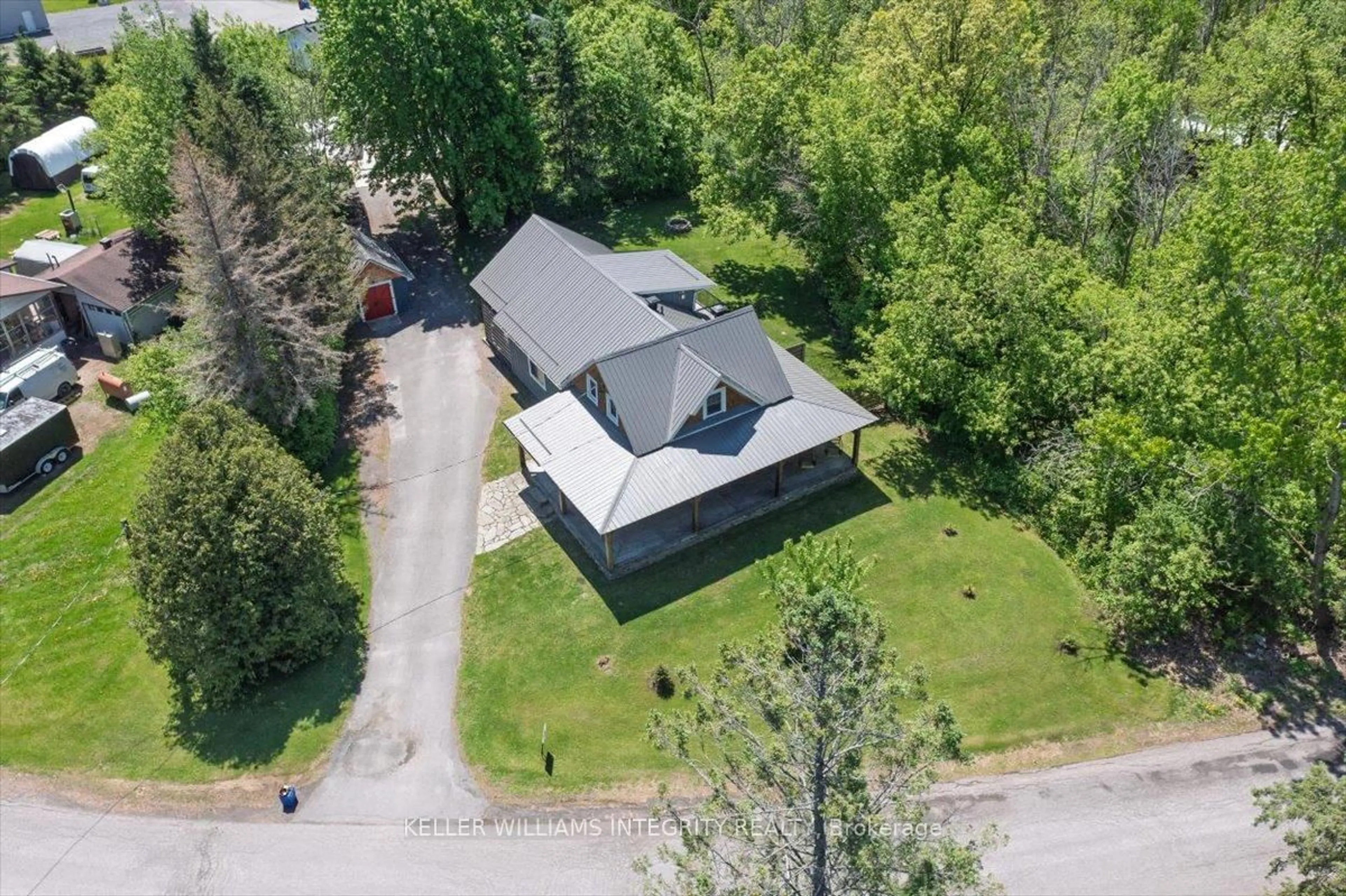 A pic from outside/outdoor area/front of a property/back of a property/a pic from drone, unknown for 130 Du Comte St, Alfred and Plantagenet Ontario K0B 1L0