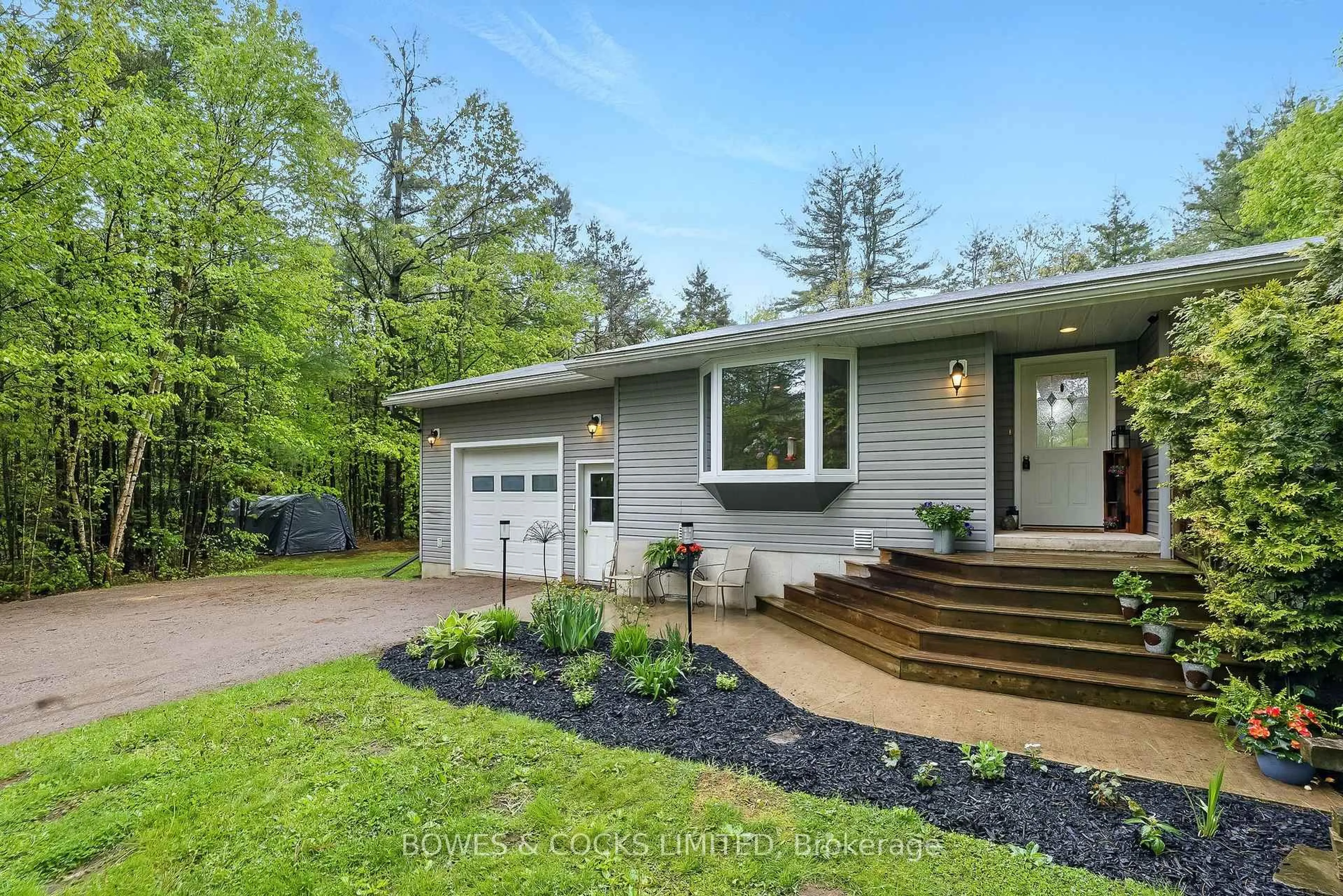 Home with vinyl exterior material, street for 450 Concession 8 N/A, Havelock-Belmont-Methuen Ontario K0L 1Z0