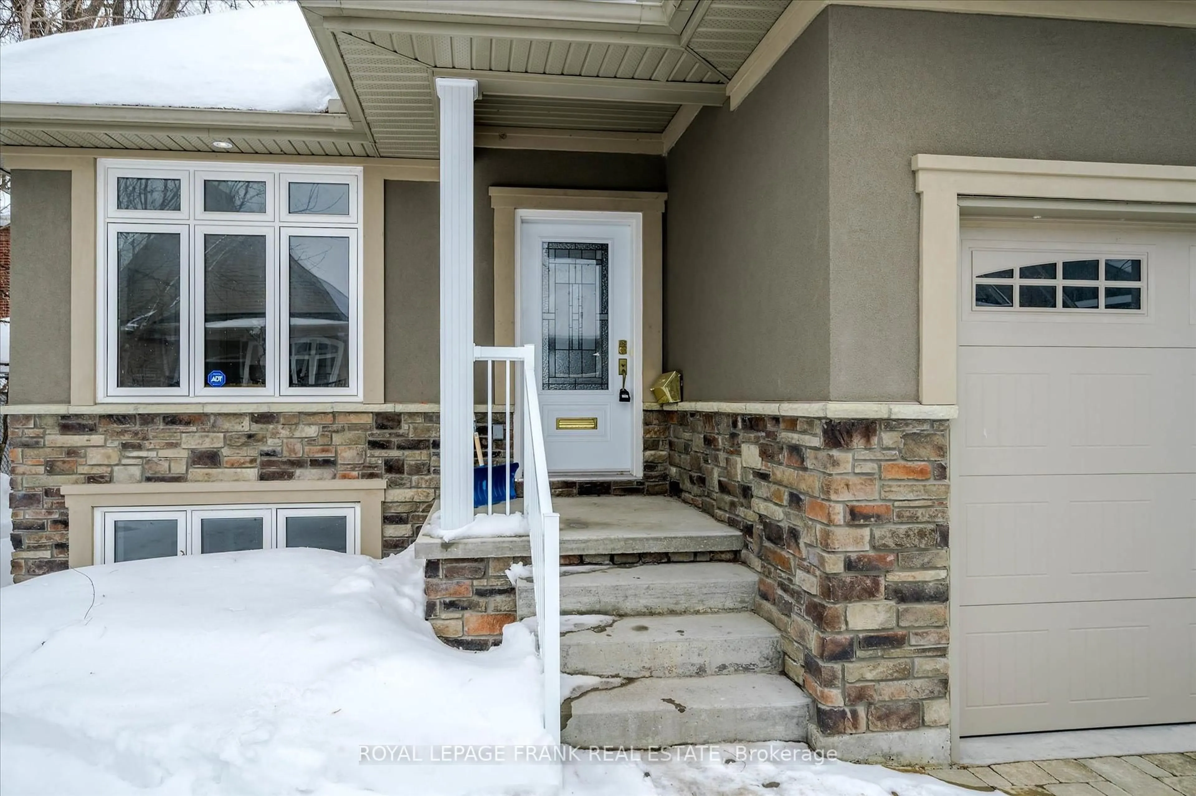 Indoor entryway for 24 Brinton Dr #8, Peterborough South Ontario K9J 8S8