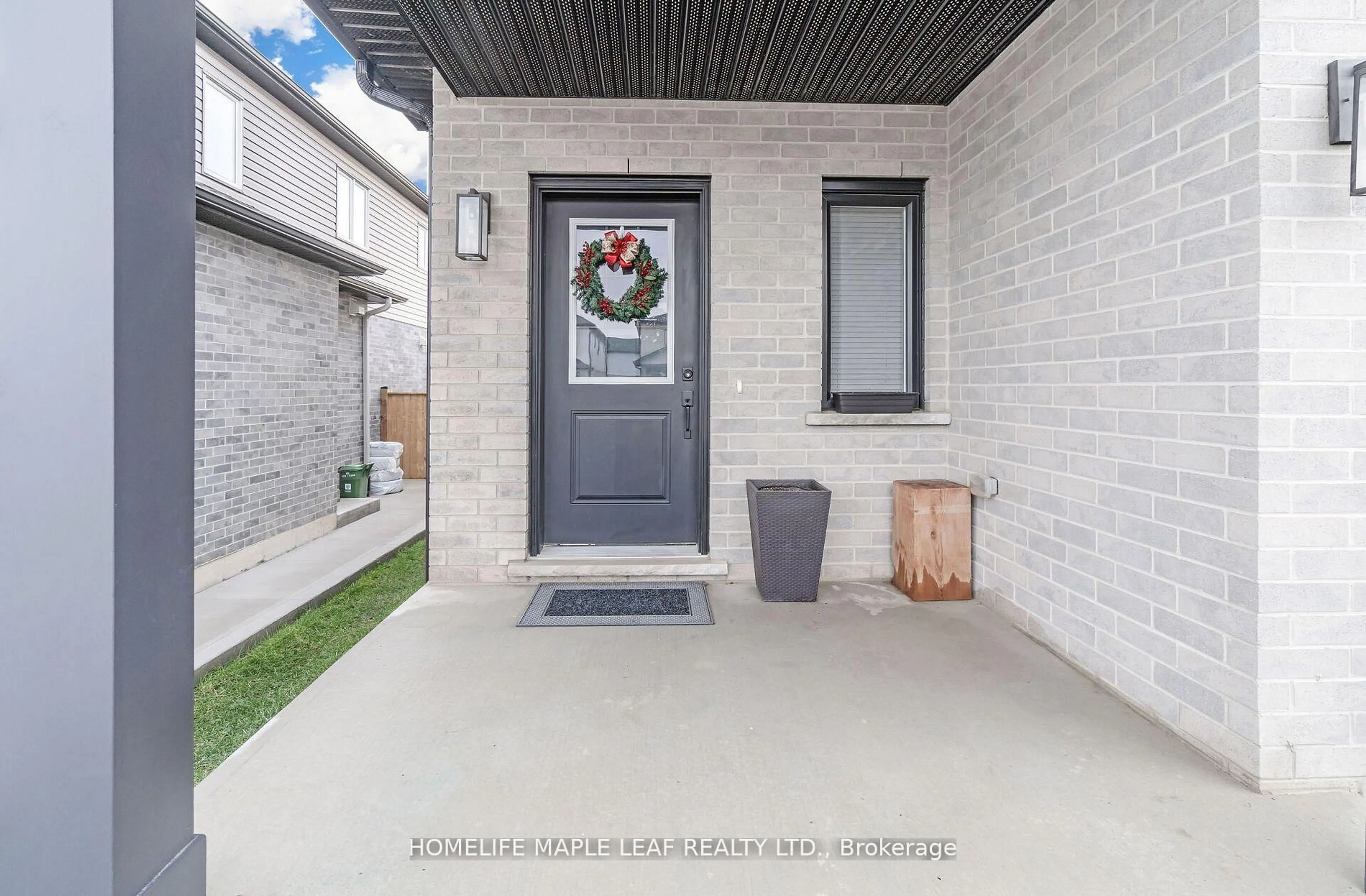 Indoor entryway for 103 Middleton Ave, London South Ontario N6L 1K3