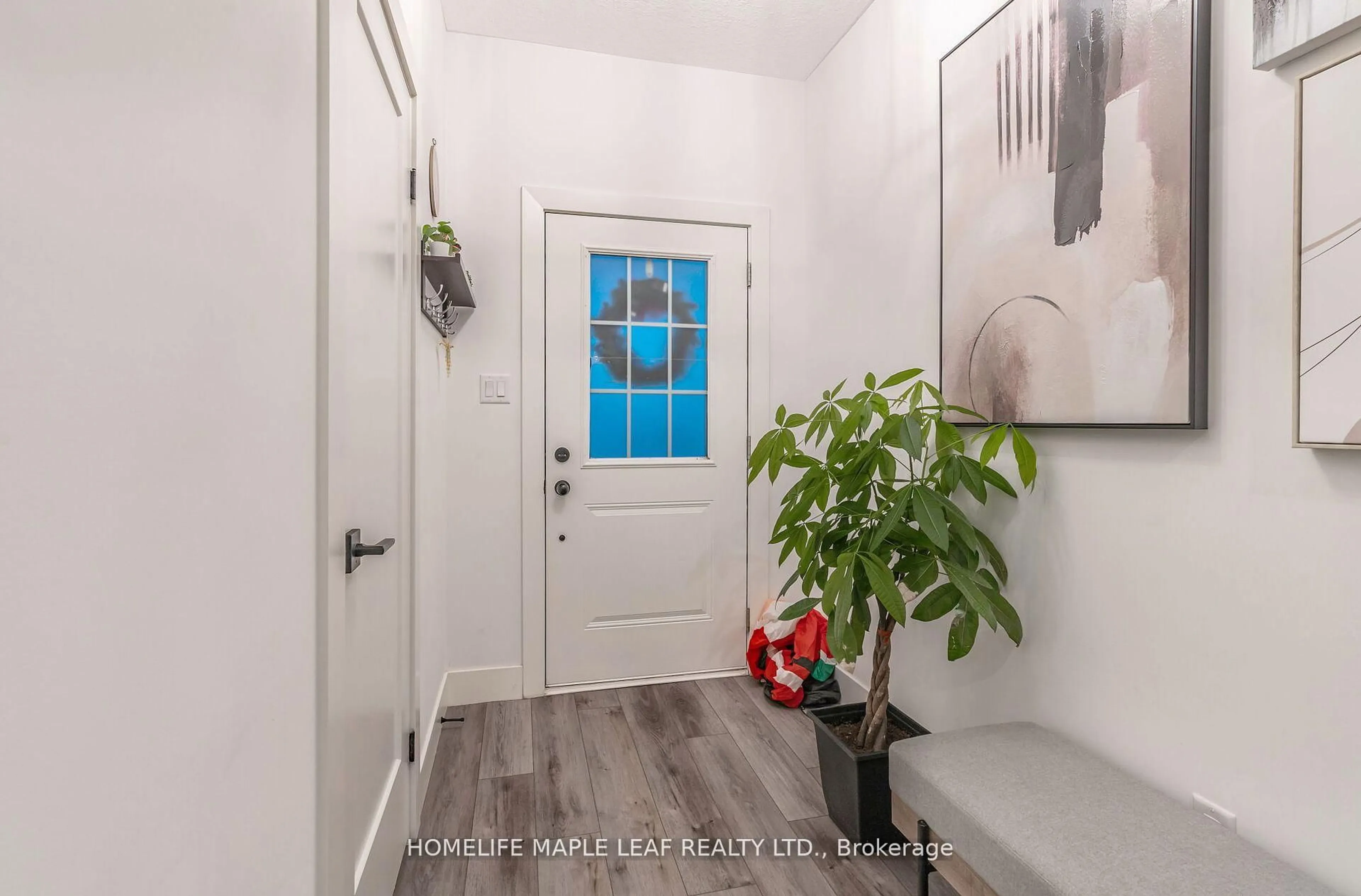 Indoor entryway for 103 Middleton Ave, London South Ontario N6L 1K3