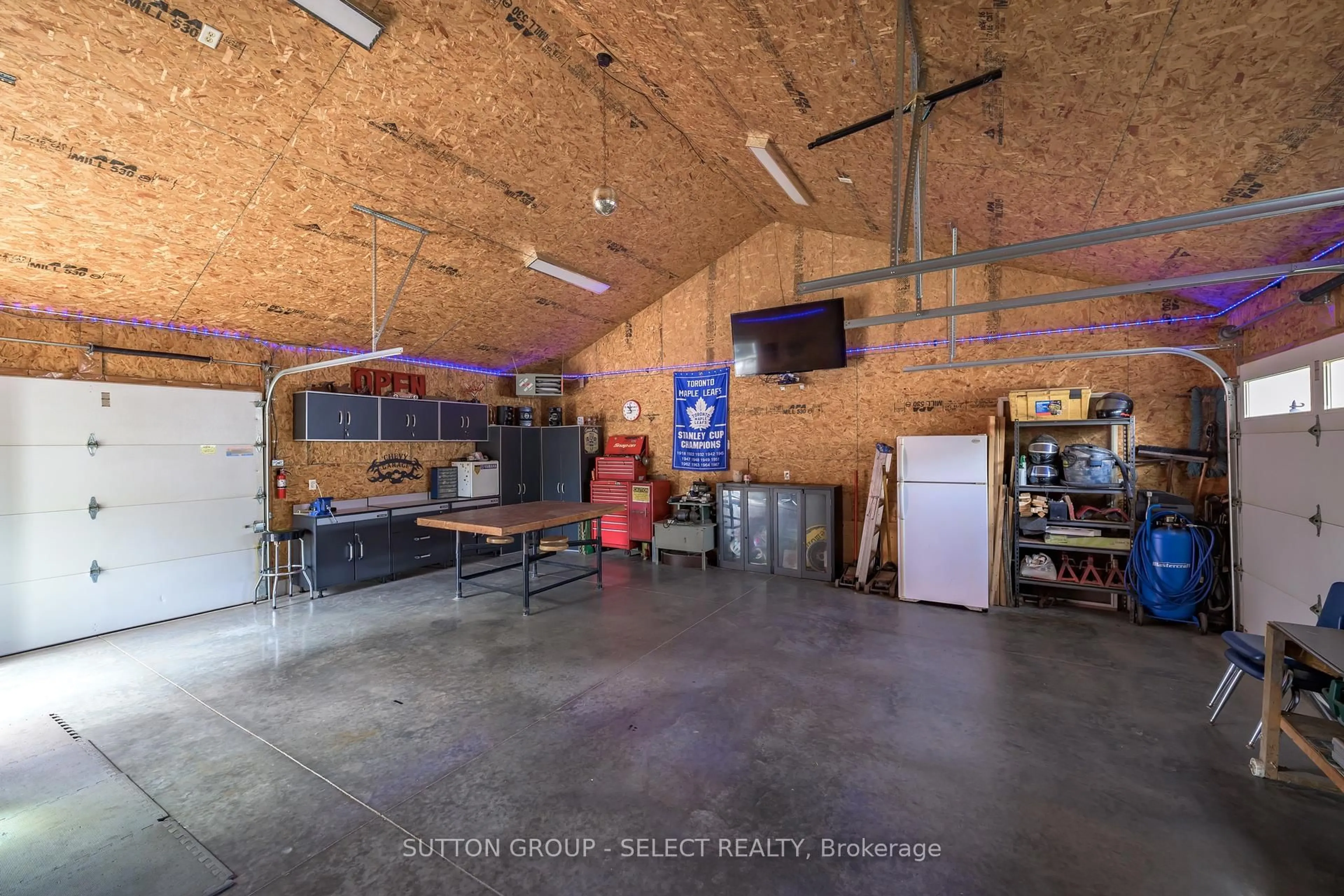 Indoor garage for 13373 Ilderton Rd, Middlesex Centre Ontario N0M 2A0
