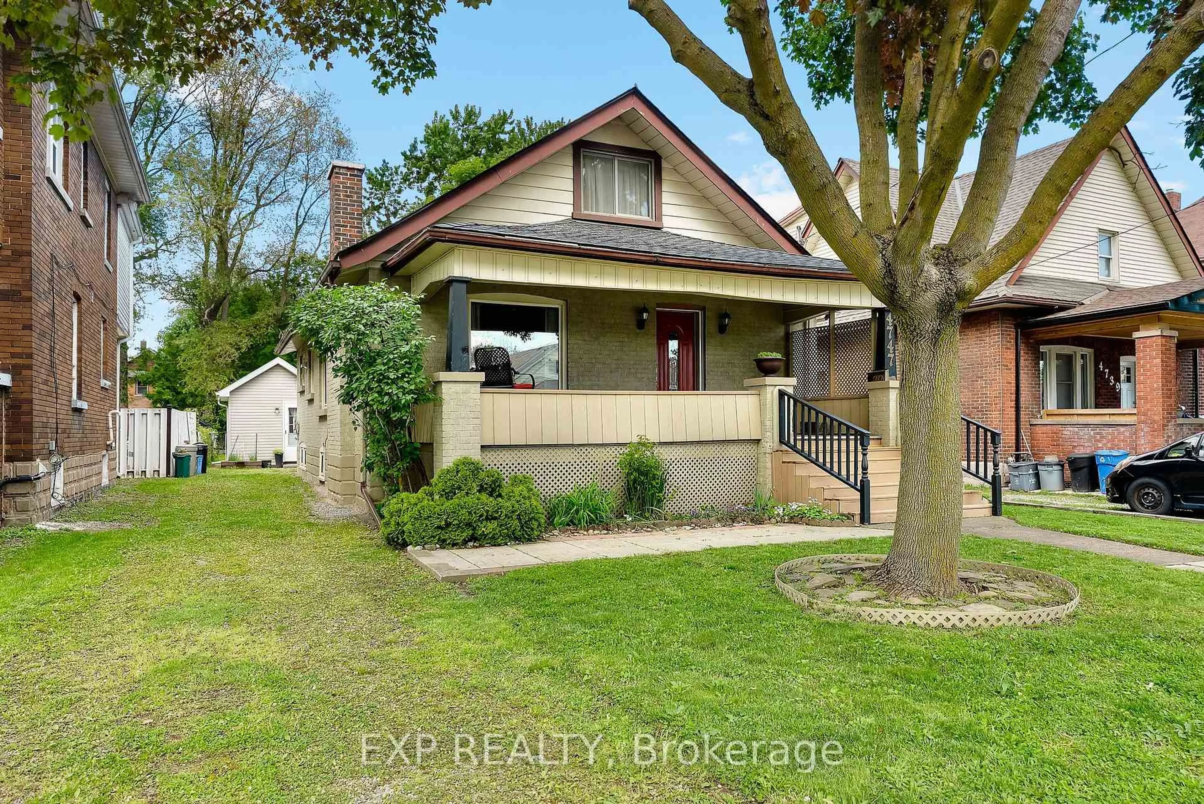 A pic from outside/outdoor area/front of a property/back of a property/a pic from drone, street for 4747 THIRD Ave, Niagara Falls Ontario L2E 4L7