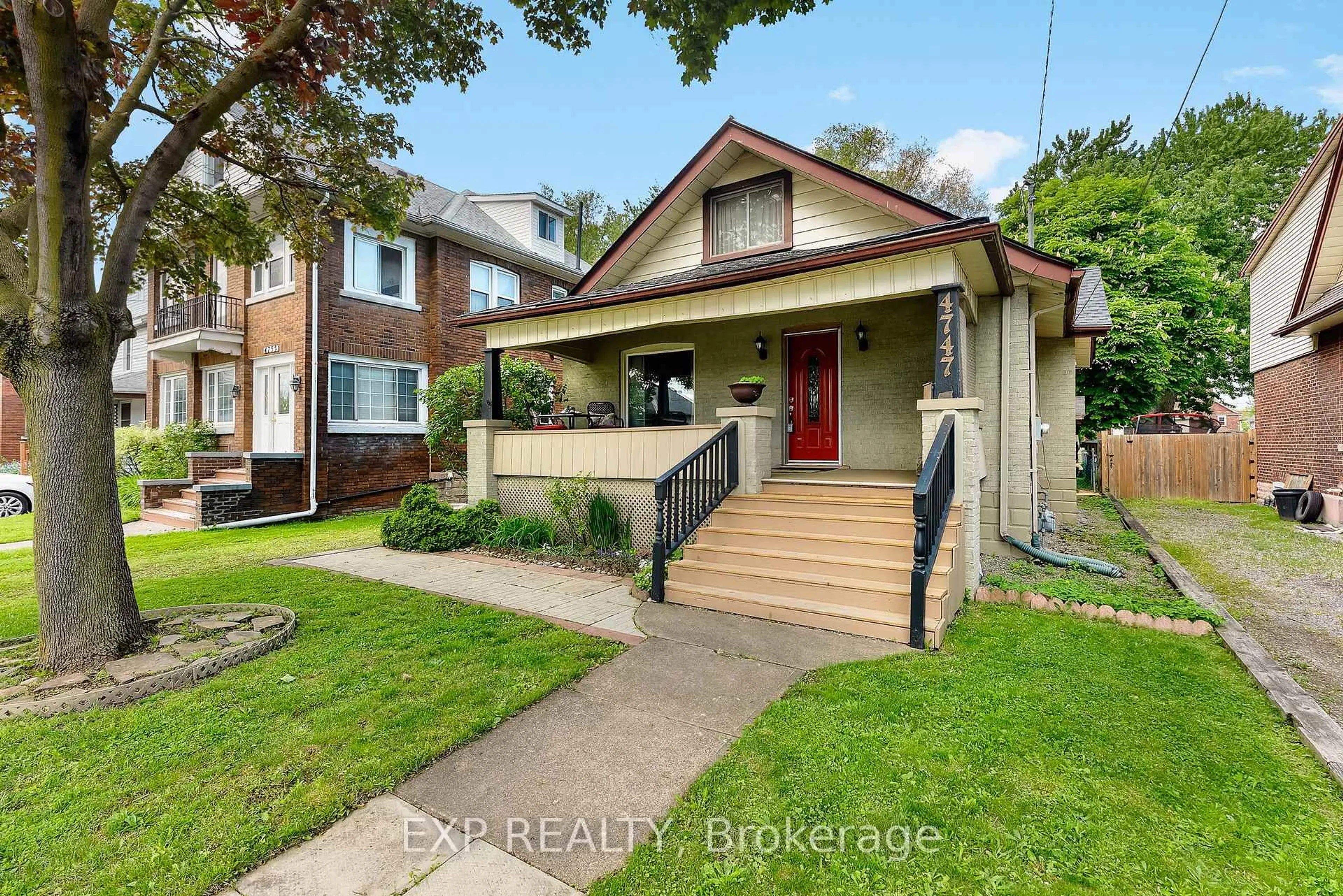 Home with brick exterior material, street for 4747 THIRD Ave, Niagara Falls Ontario L2E 4L7