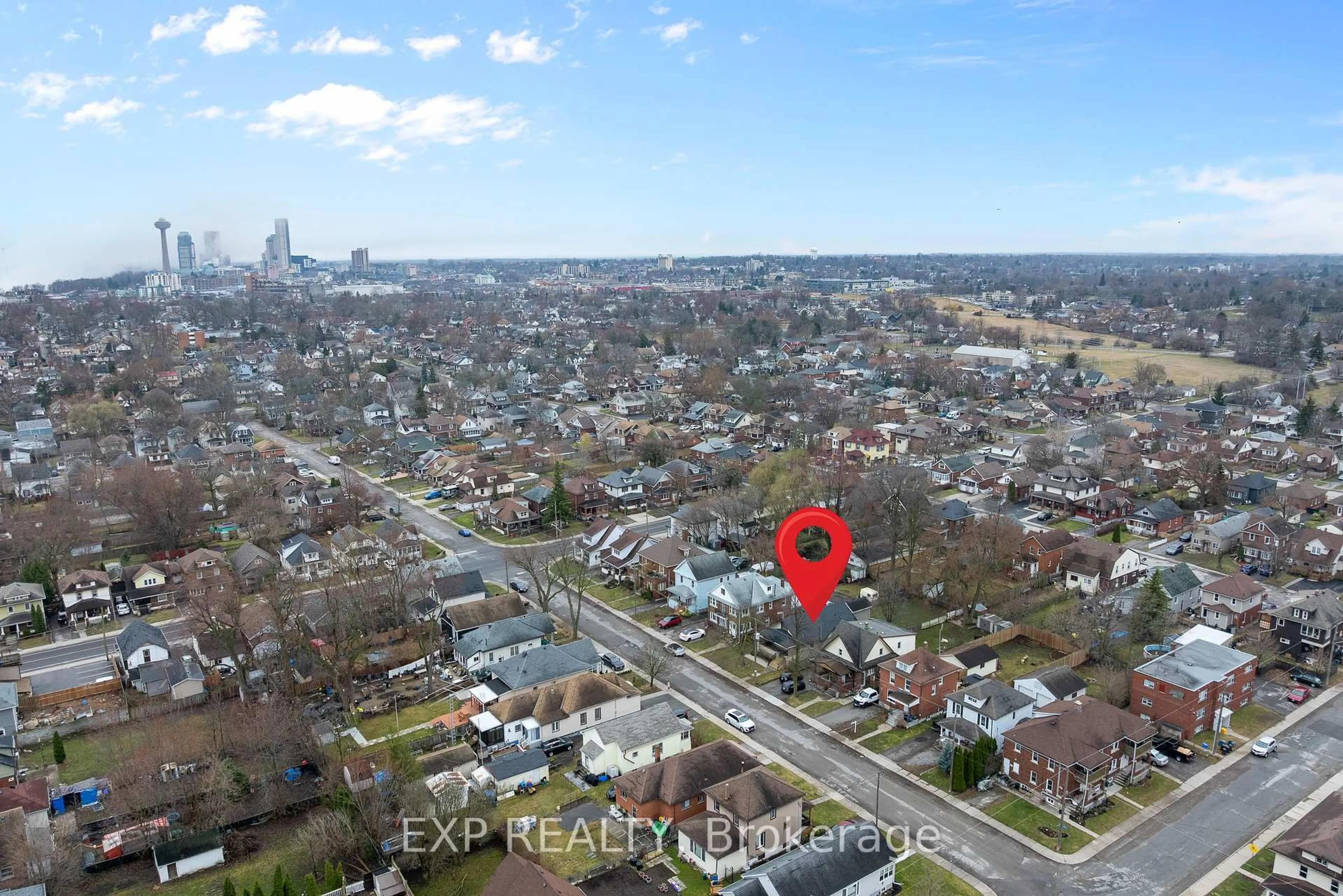 A pic from outside/outdoor area/front of a property/back of a property/a pic from drone, street for 4747 THIRD Ave, Niagara Falls Ontario L2E 4L7