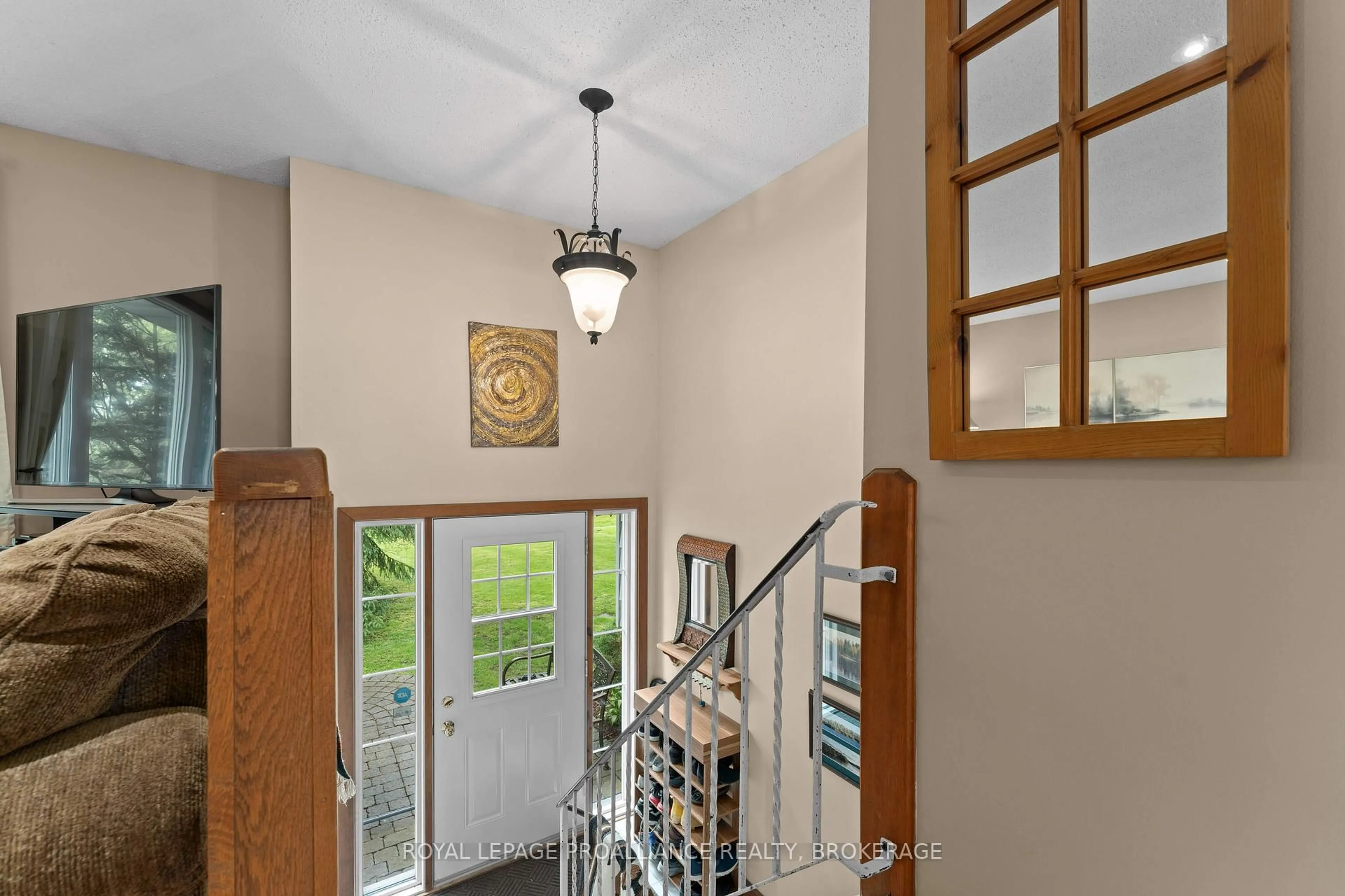 Indoor foyer for 935 Haig Rd, Front of Leeds & Seeleys Bay Ontario K0E 1L0
