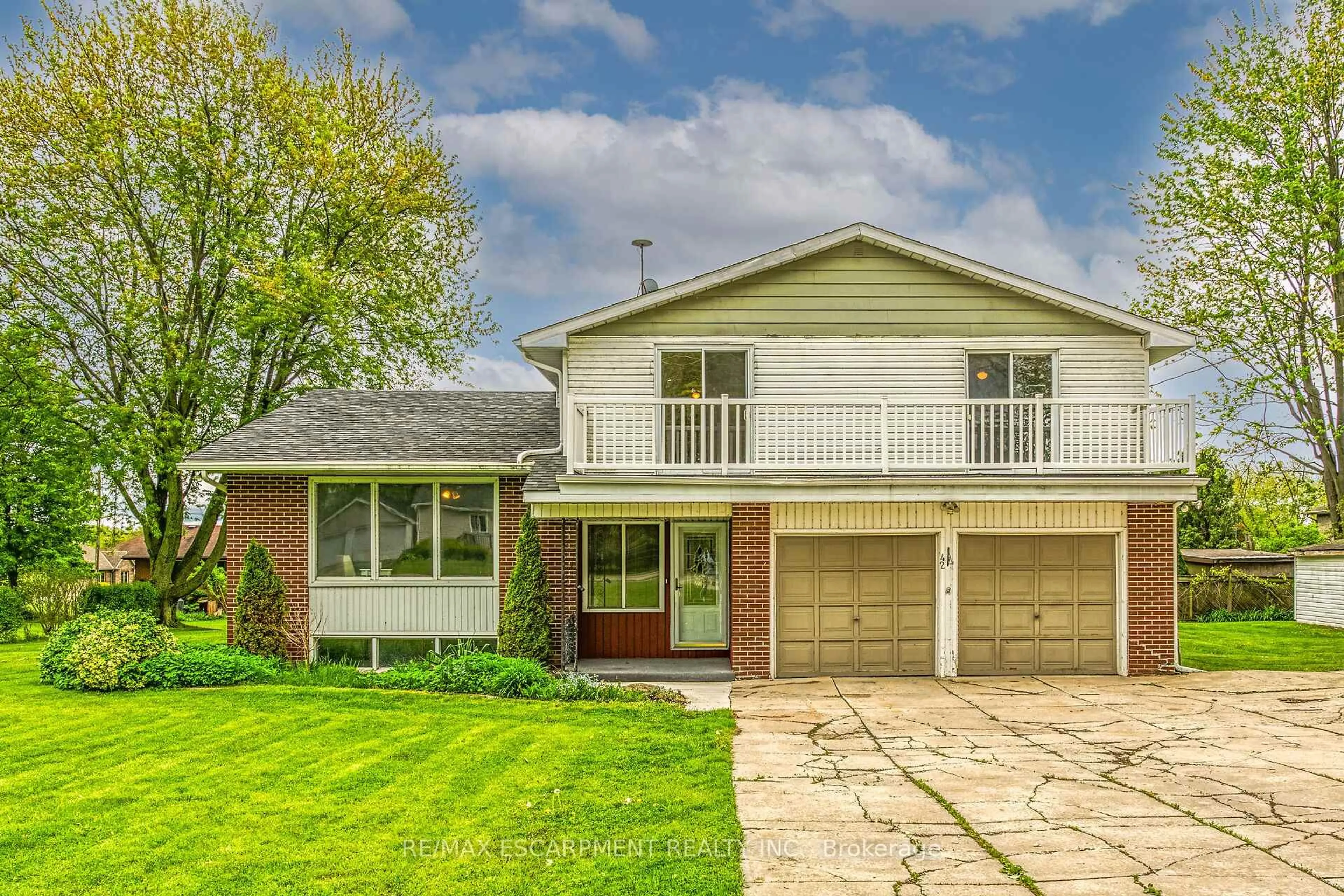 Home with vinyl exterior material, street for 42 Nelles St, Haldimand Ontario N0A 1R0