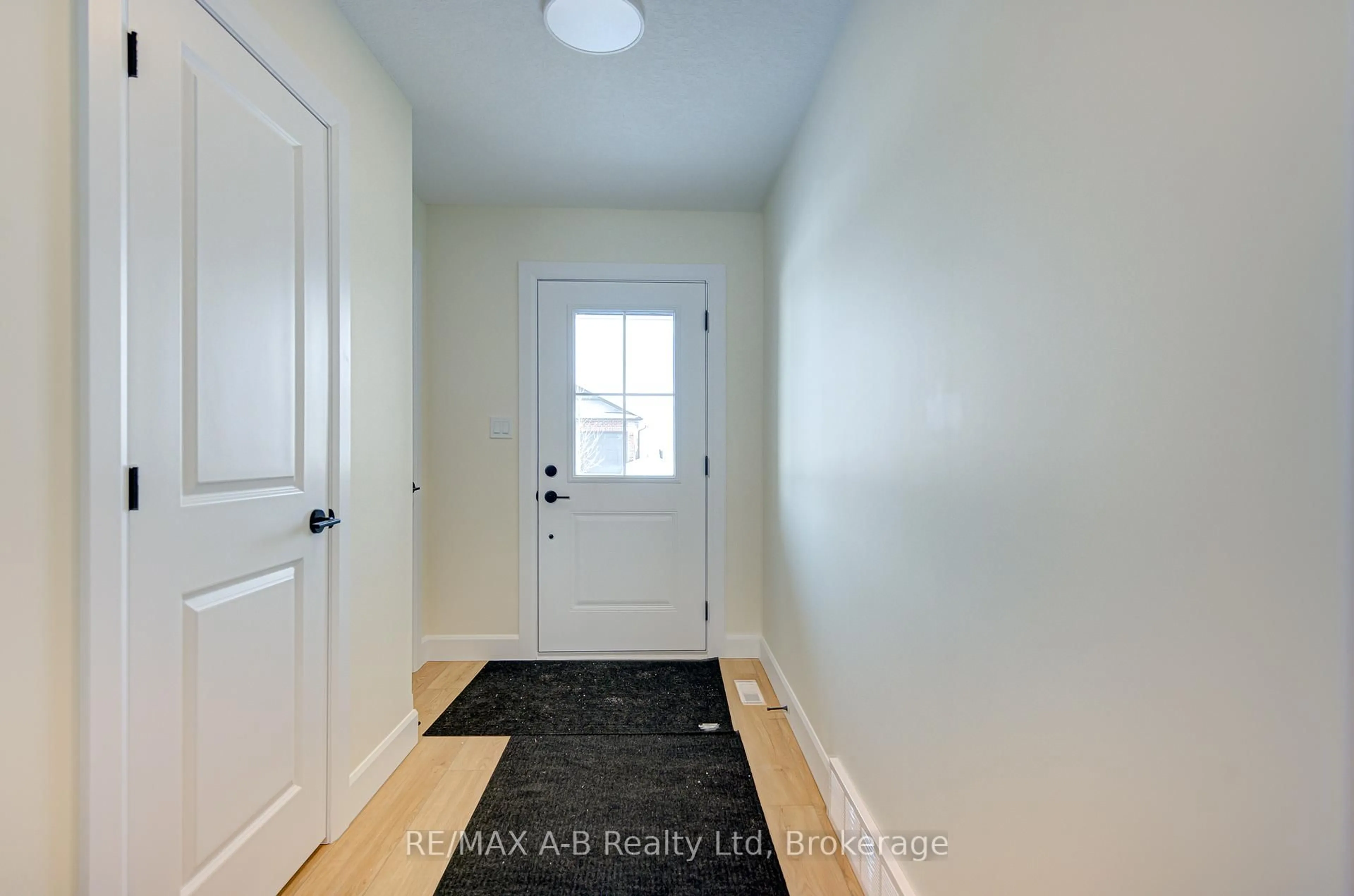 Indoor entryway for 30 Linda Dr, Huron East Ontario N0K 1W0