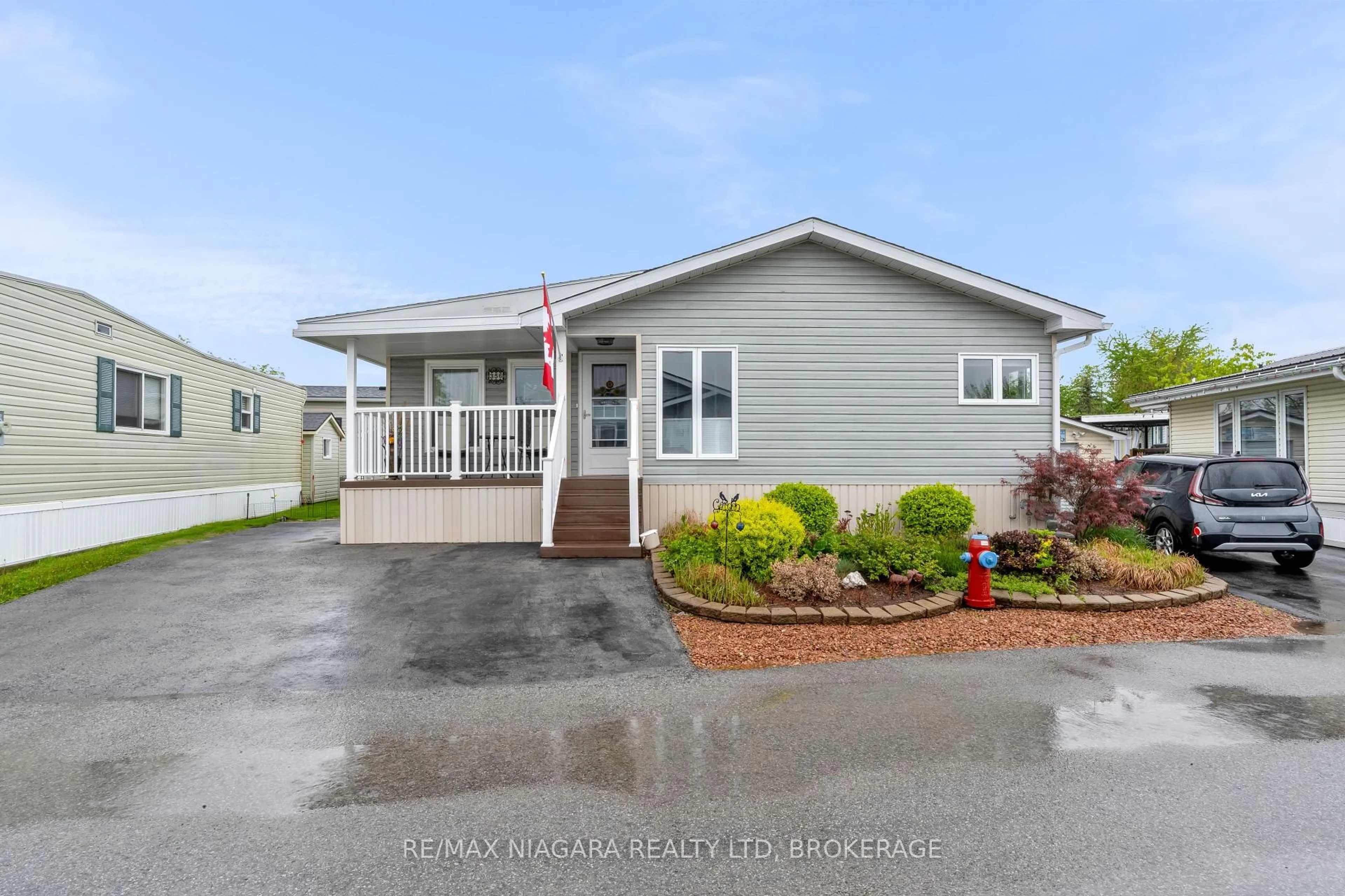 Home with vinyl exterior material, water/lake/river/ocean view for 3033 Townline Rd #356, Fort Erie Ontario L0S 1S1