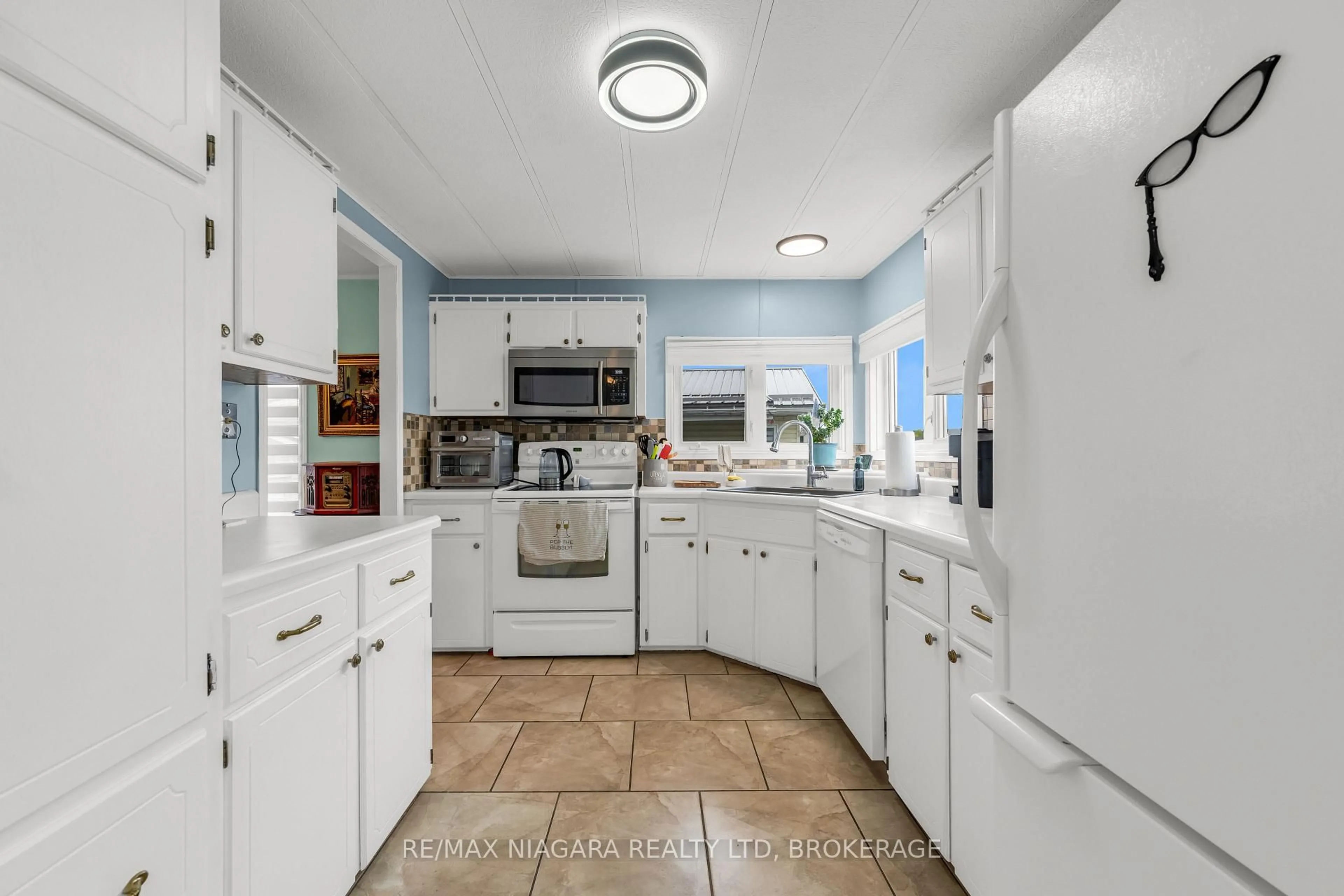 Standard kitchen, ceramic/tile floor for 3033 Townline Rd #356, Fort Erie Ontario L0S 1S1