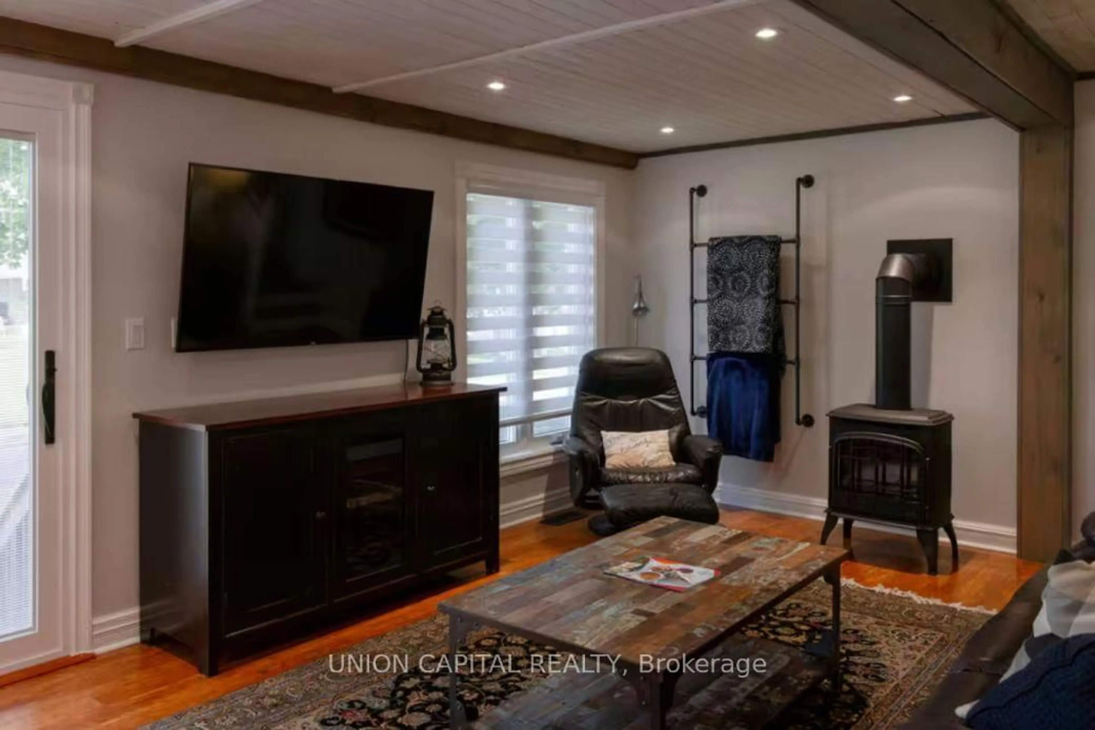 Home theater for 6 Bay St, Prince Edward County Ontario K0K 2T0