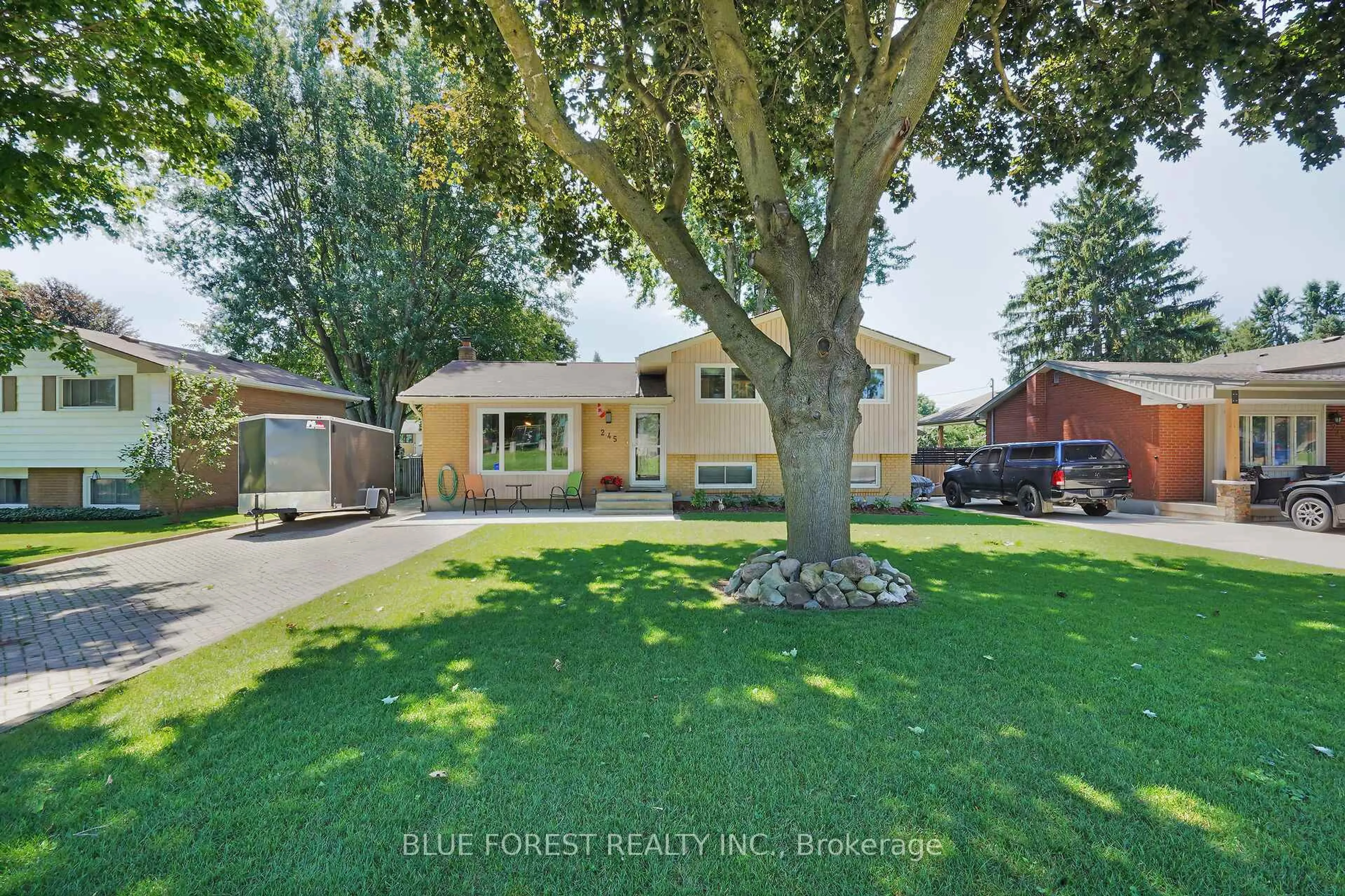 A pic from outside/outdoor area/front of a property/back of a property/a pic from drone, street for 245 Chittick Cres, Thames Centre Ontario N0L 1G3