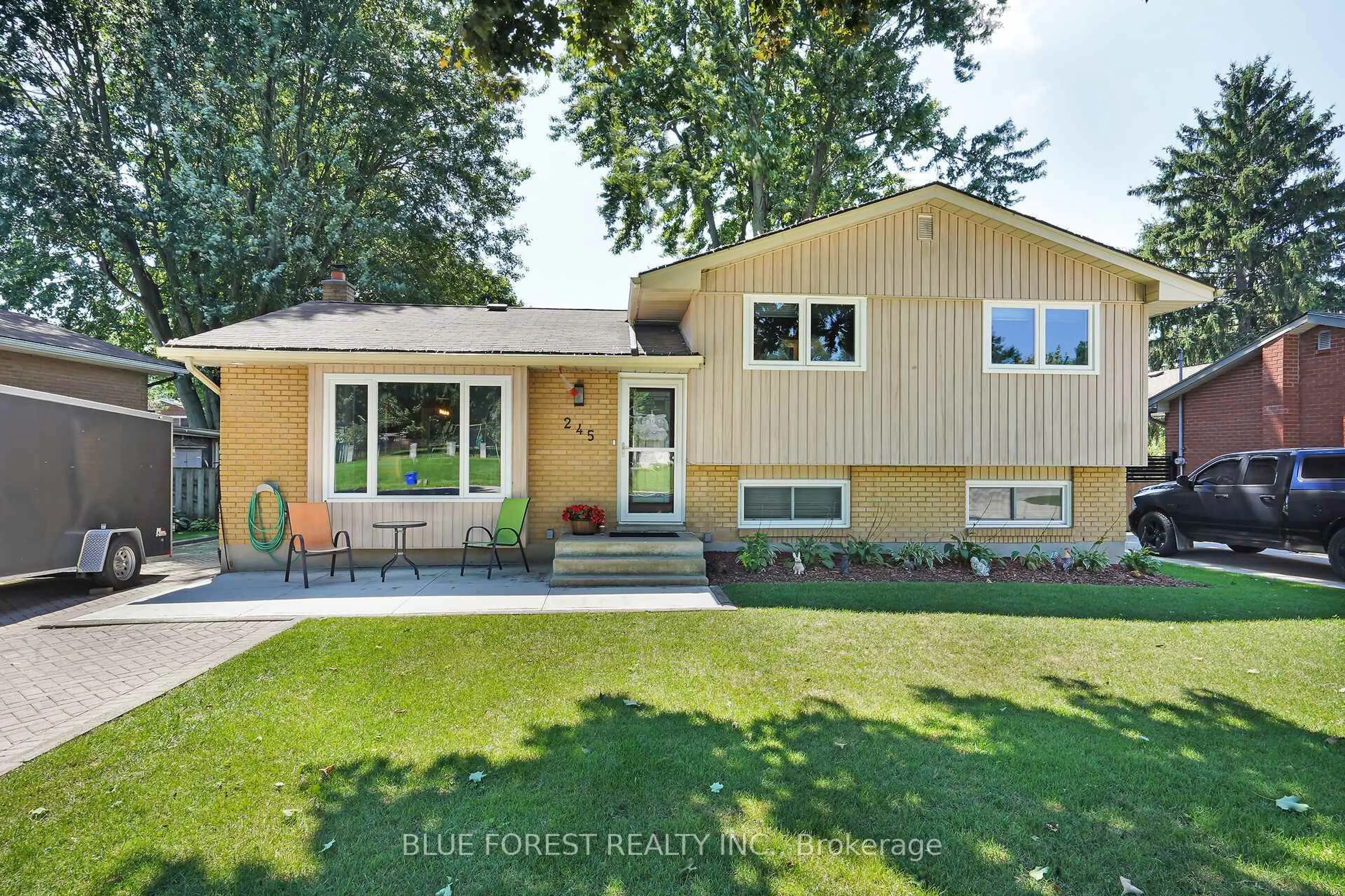Home with vinyl exterior material, street for 245 Chittick Cres, Thames Centre Ontario N0L 1G3