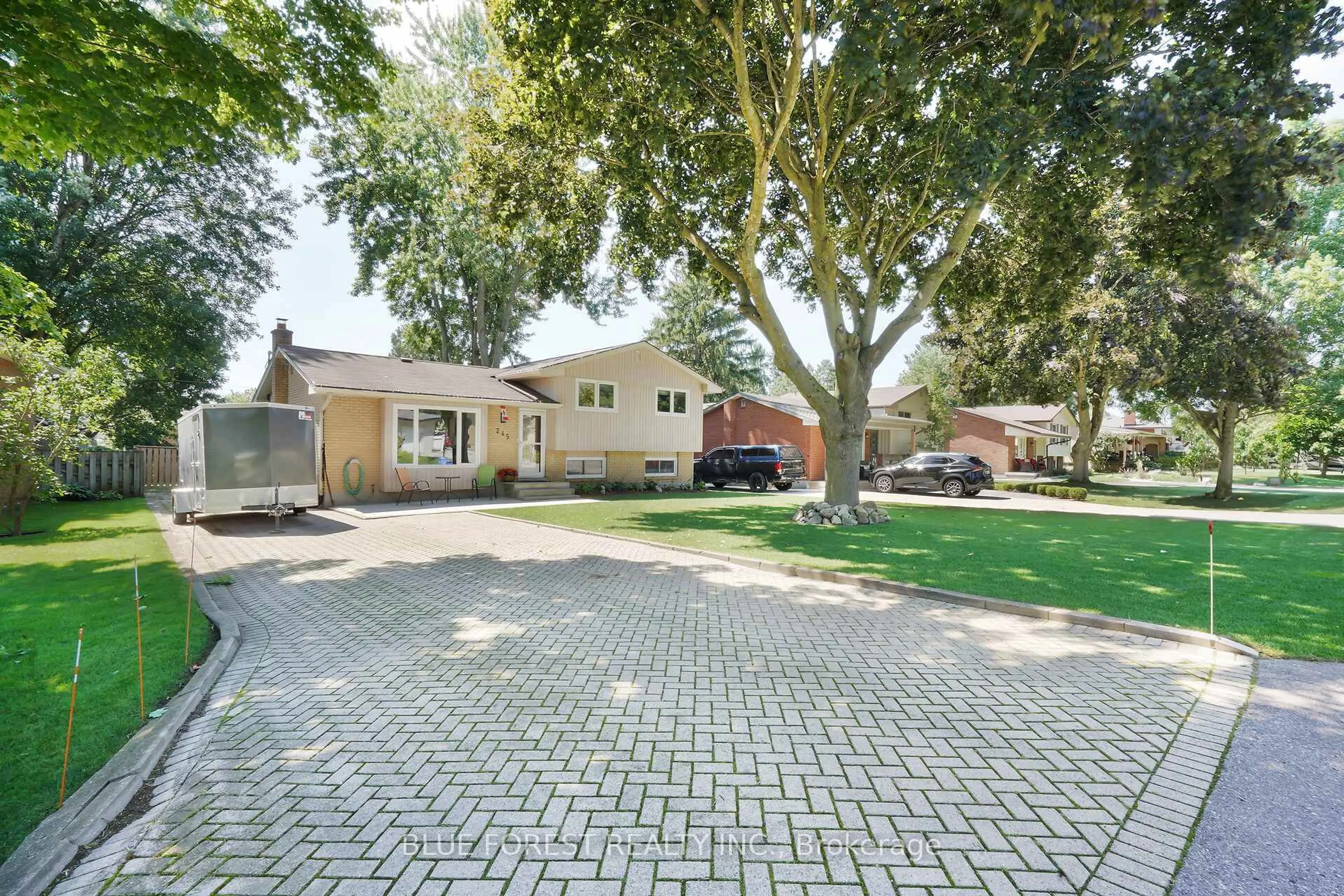 A pic from outside/outdoor area/front of a property/back of a property/a pic from drone, street for 245 Chittick Cres, Thames Centre Ontario N0L 1G3