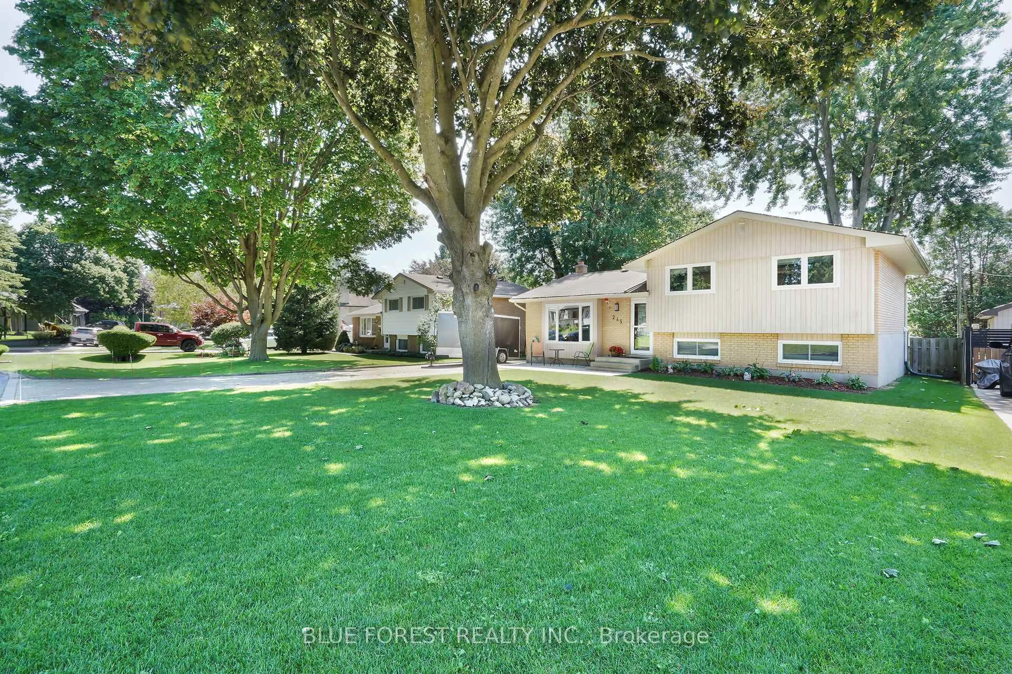 A pic from outside/outdoor area/front of a property/back of a property/a pic from drone, street for 245 Chittick Cres, Thames Centre Ontario N0L 1G3