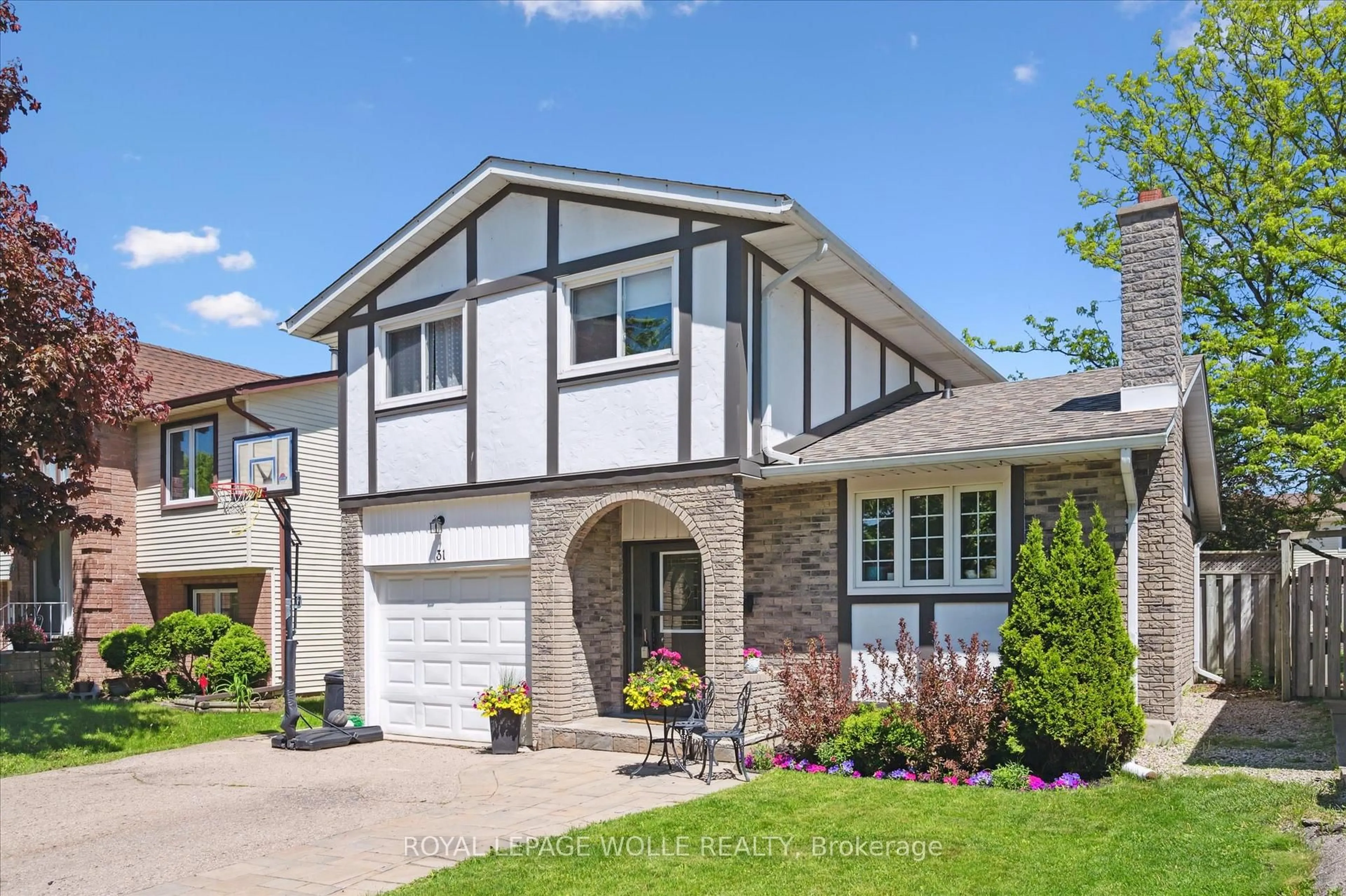 Home with brick exterior material, street for 31 Driftwood Pl, Kitchener Ontario N2N 1W3