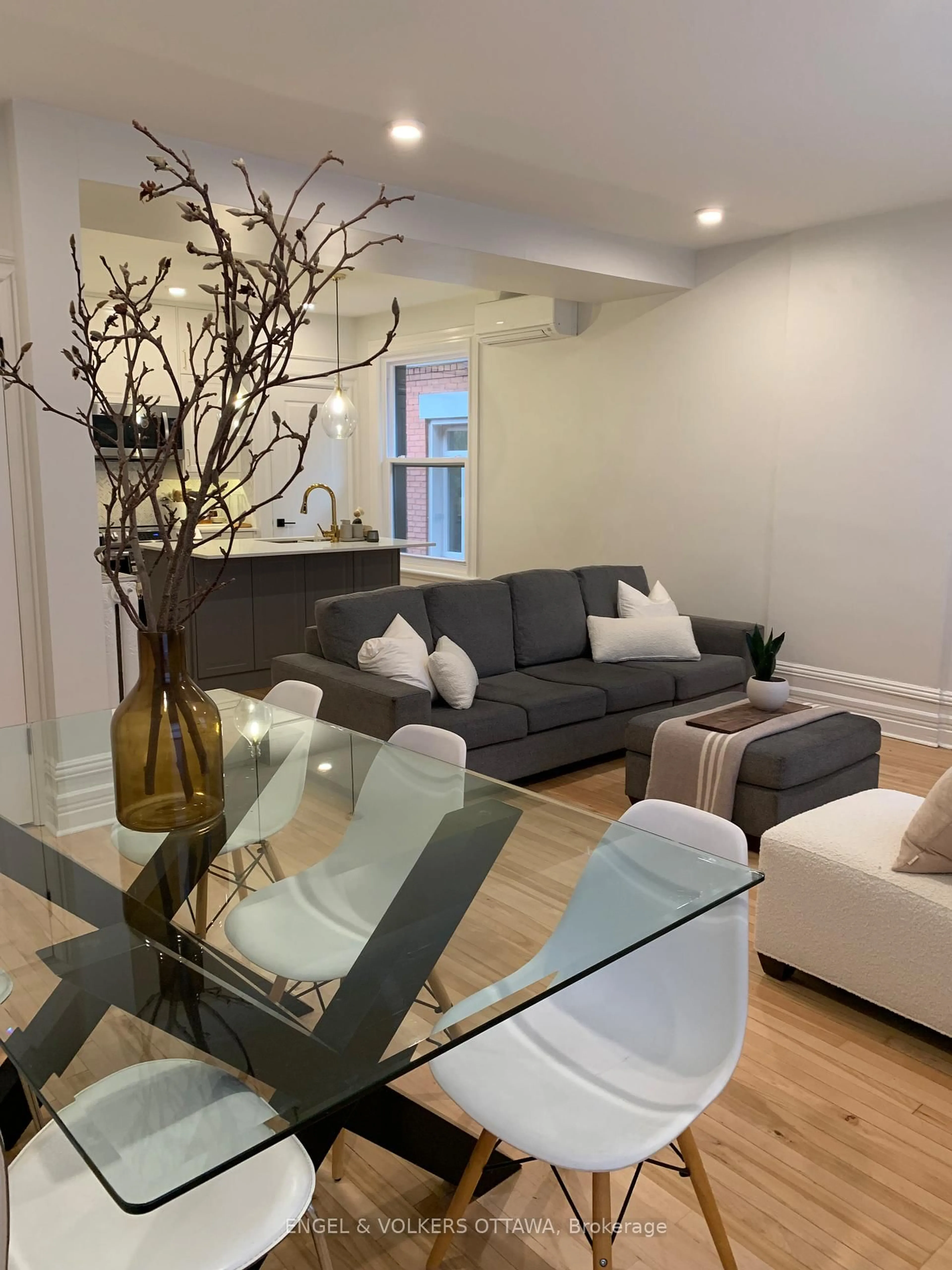 Living room with furniture, wood/laminate floor for 25 Mcleod St, Ottawa Ontario K2P 0Z4