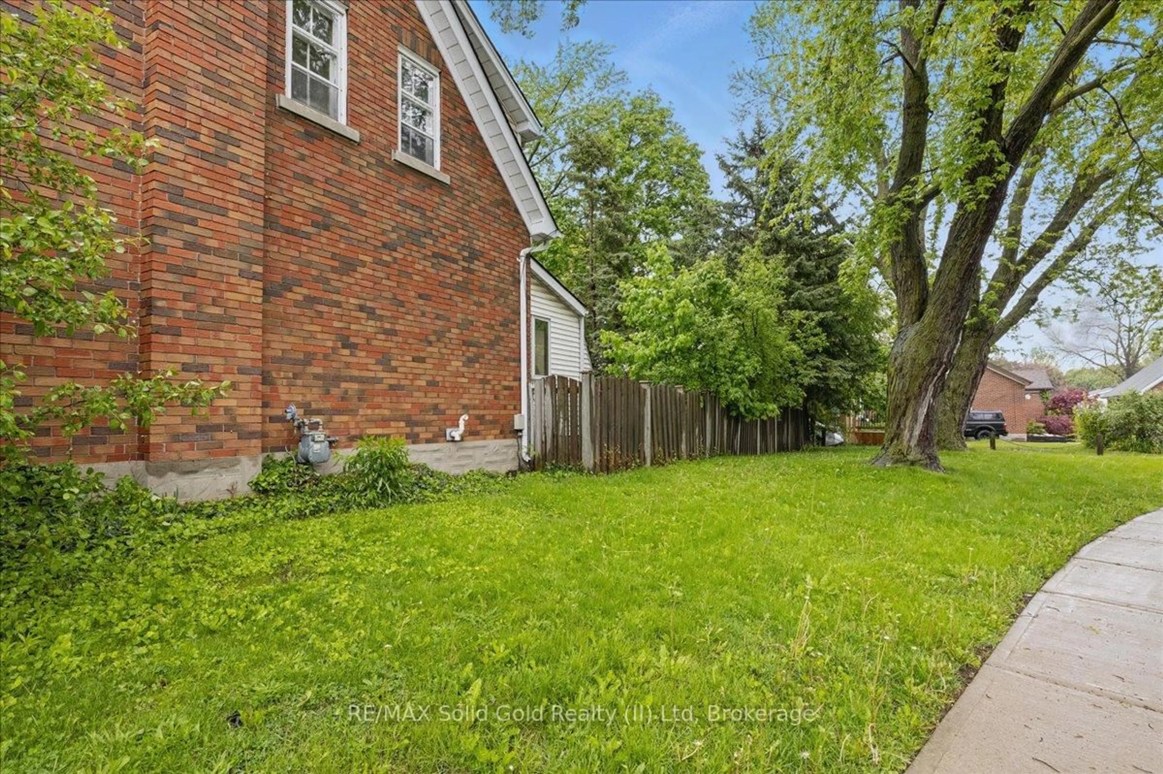 Patio, street for 243 Sydney St, Kitchener Ontario N2G 3V6