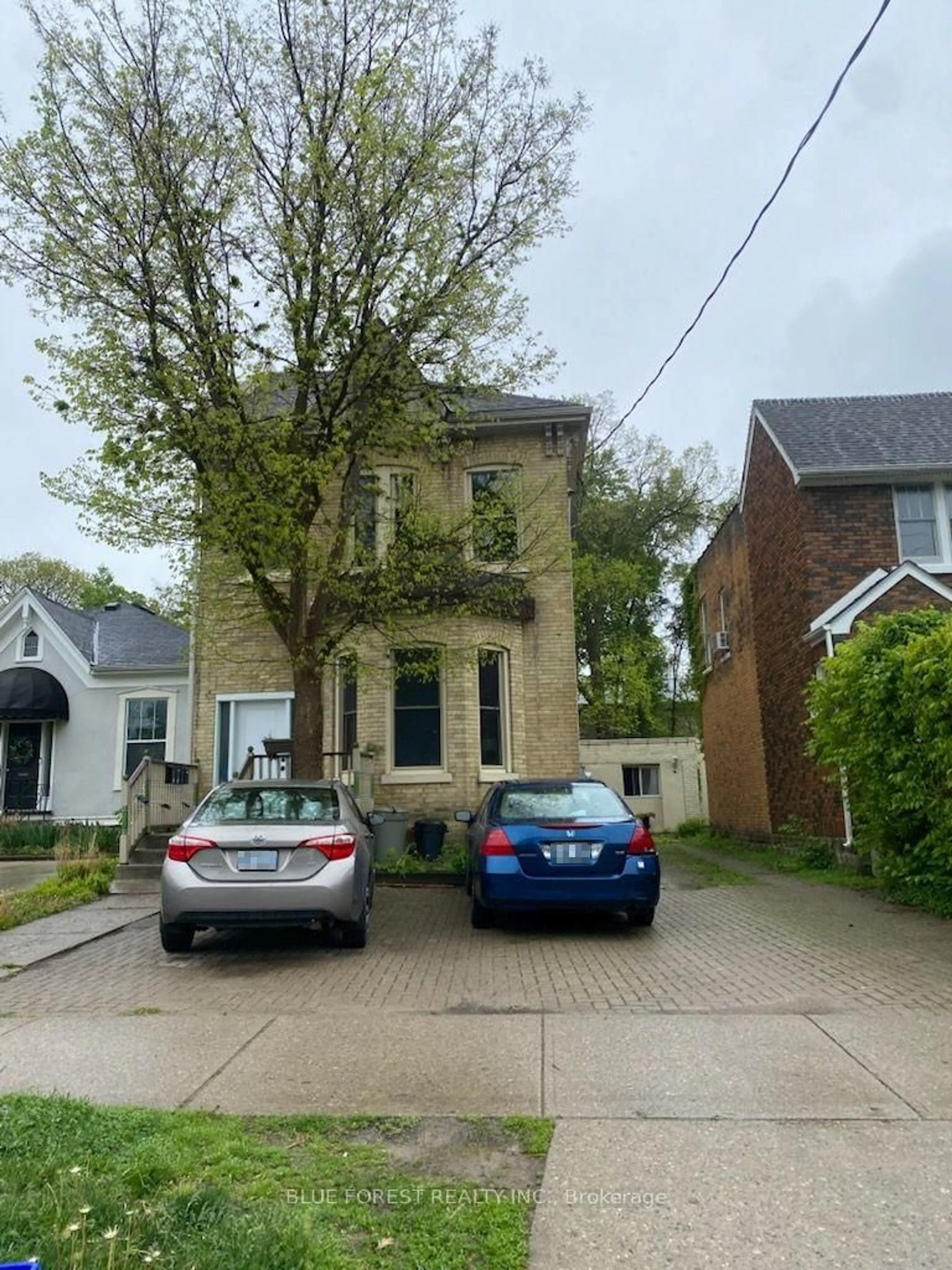 A pic from outside/outdoor area/front of a property/back of a property/a pic from drone, street for 353 Central Ave, London East Ontario N6B 2E3