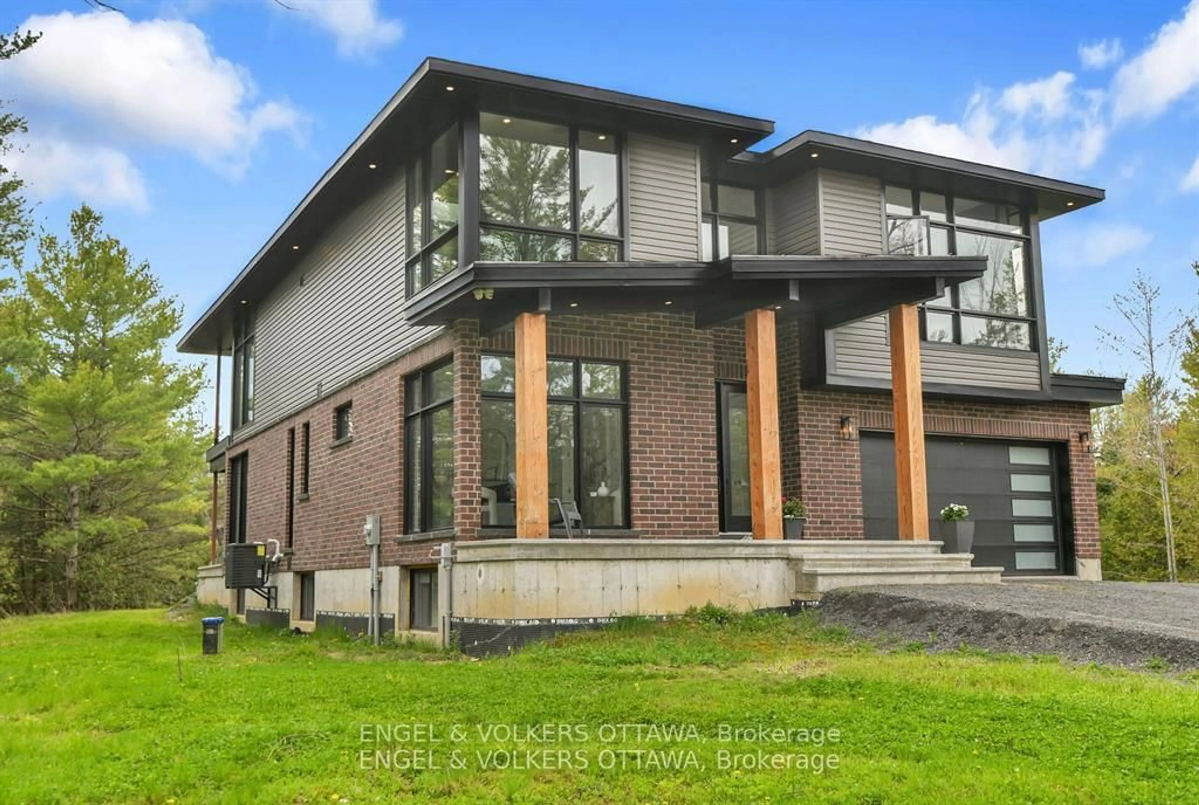 Home with brick exterior material, unknown for 2068 RICHMOND Rd, Smiths Falls Ontario K7A 4S7