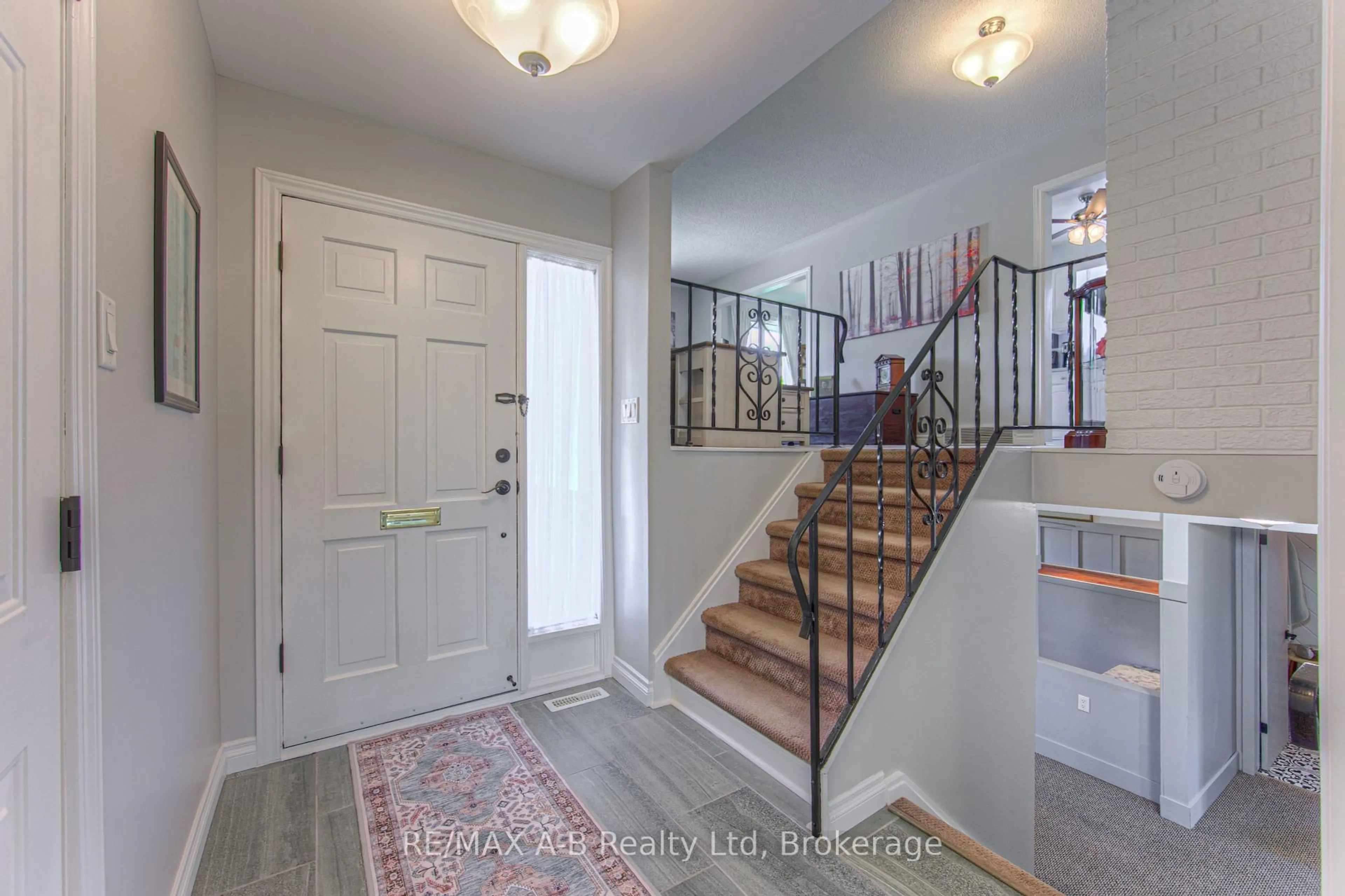 Indoor entryway for 99 Elgin Cres, Stratford Ontario N5A 3Z4