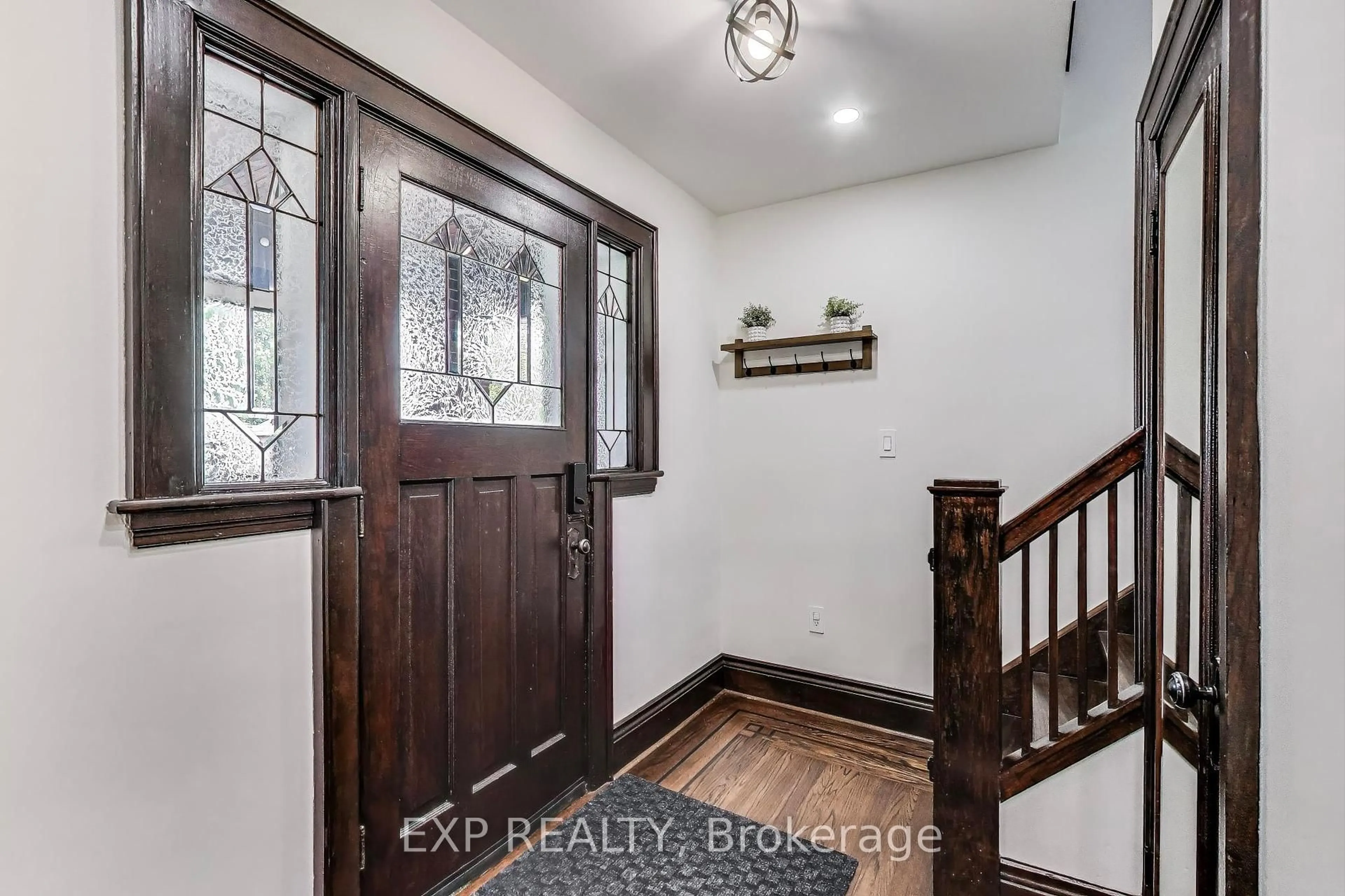 Indoor entryway for 71 Huxley Ave, Hamilton Ontario L8K 2P7