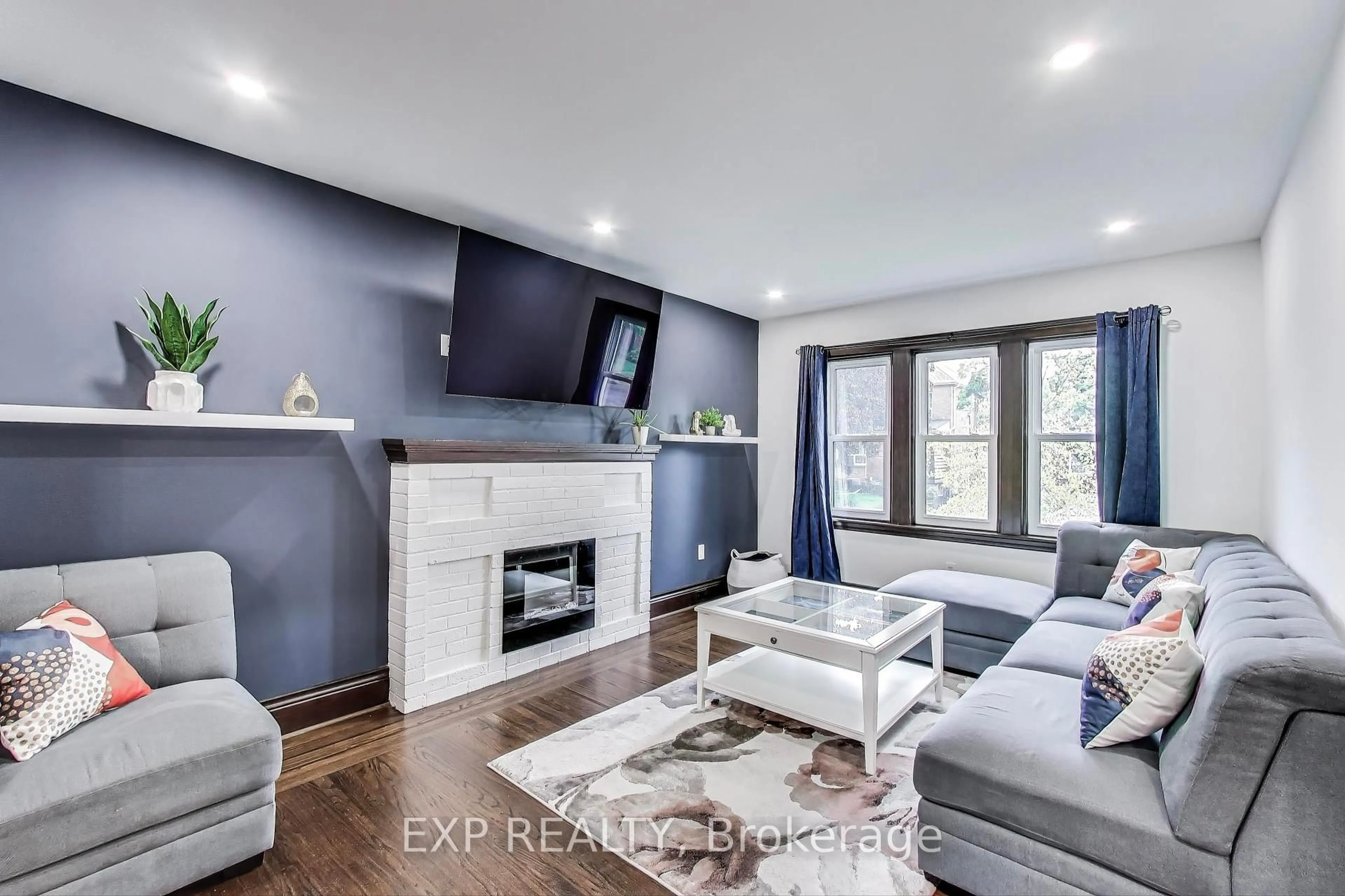 Living room with furniture, wood/laminate floor for 71 Huxley Ave, Hamilton Ontario L8K 2P7
