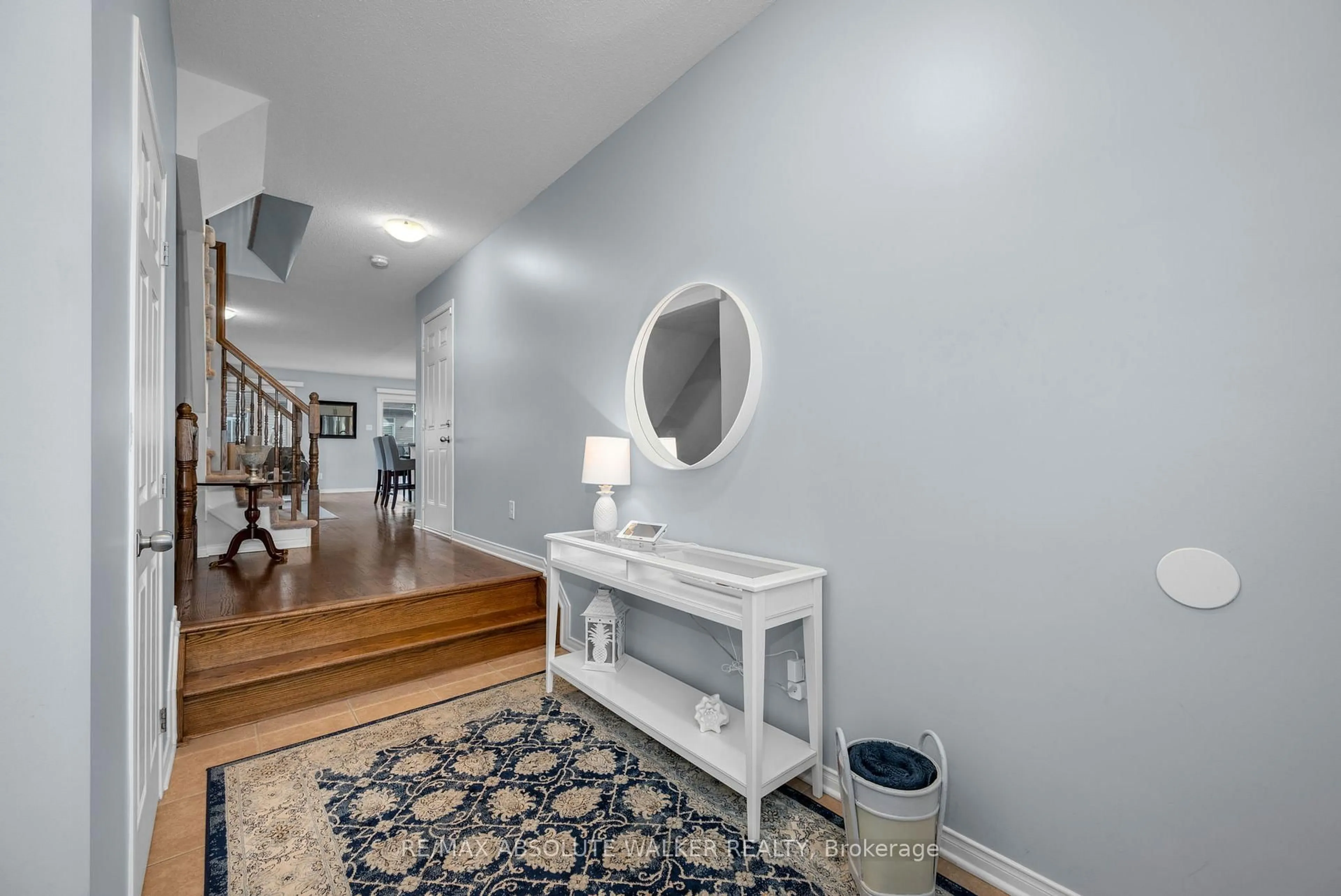 Indoor entryway for 214 Lamplighters Dr, Ottawa Ontario K2J 0K7