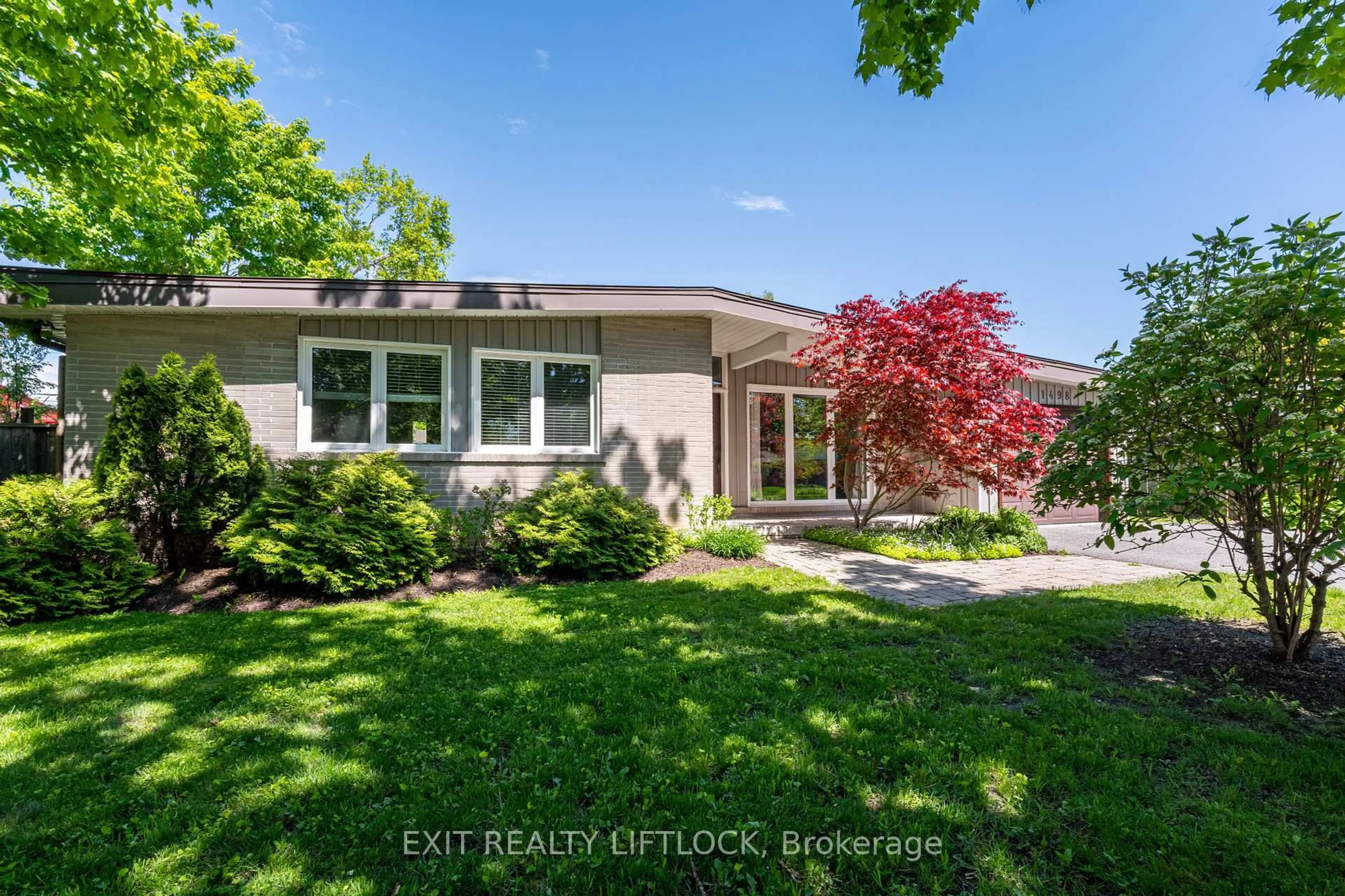 A pic from outside/outdoor area/front of a property/back of a property/a pic from drone, street for 1498 Mayfair Ave, Peterborough West Ontario K9J 6T4