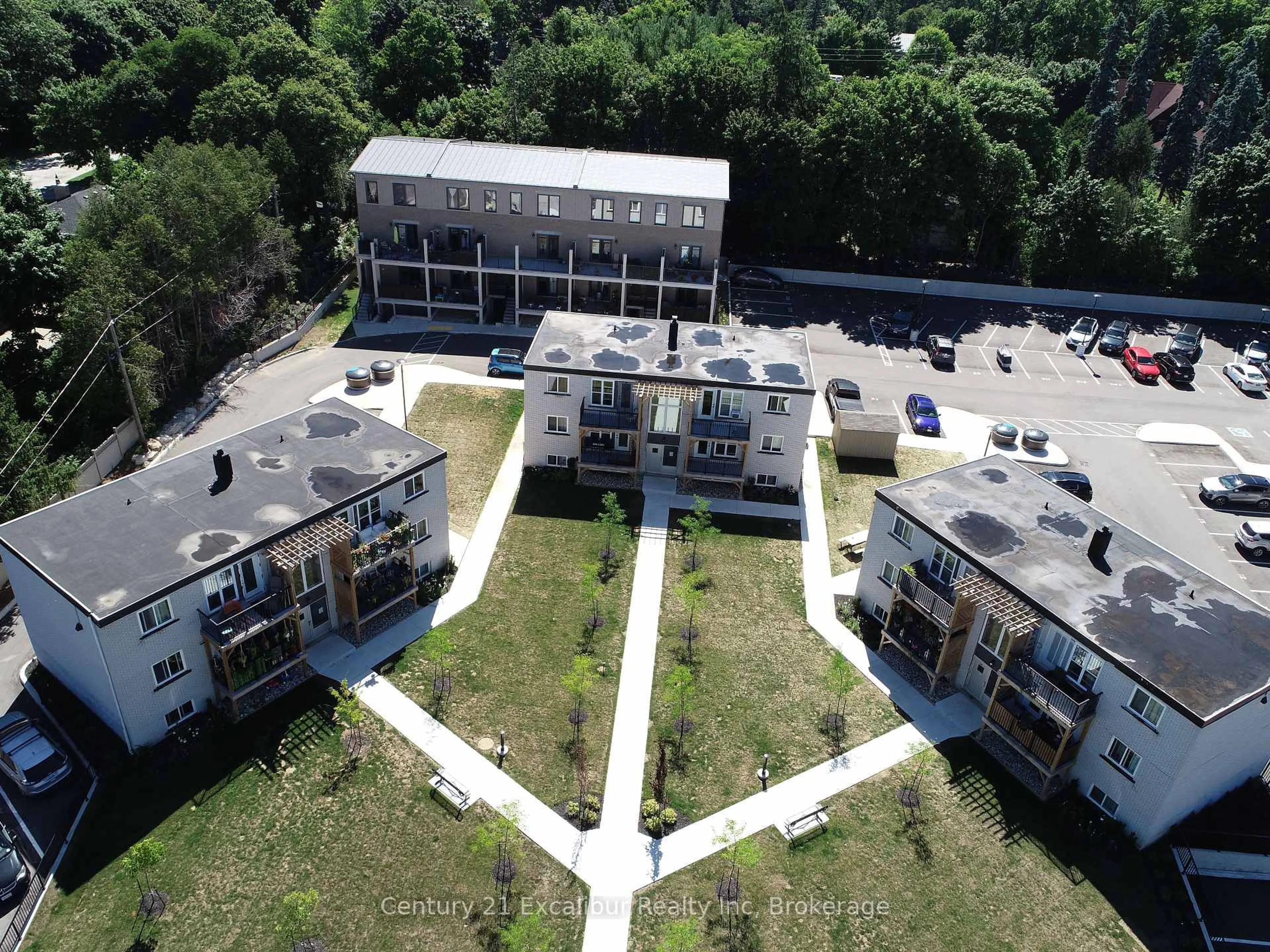 A pic from outside/outdoor area/front of a property/back of a property/a pic from drone, building for 360 Queen St #4C, Centre Wellington Ontario N1M 1T4