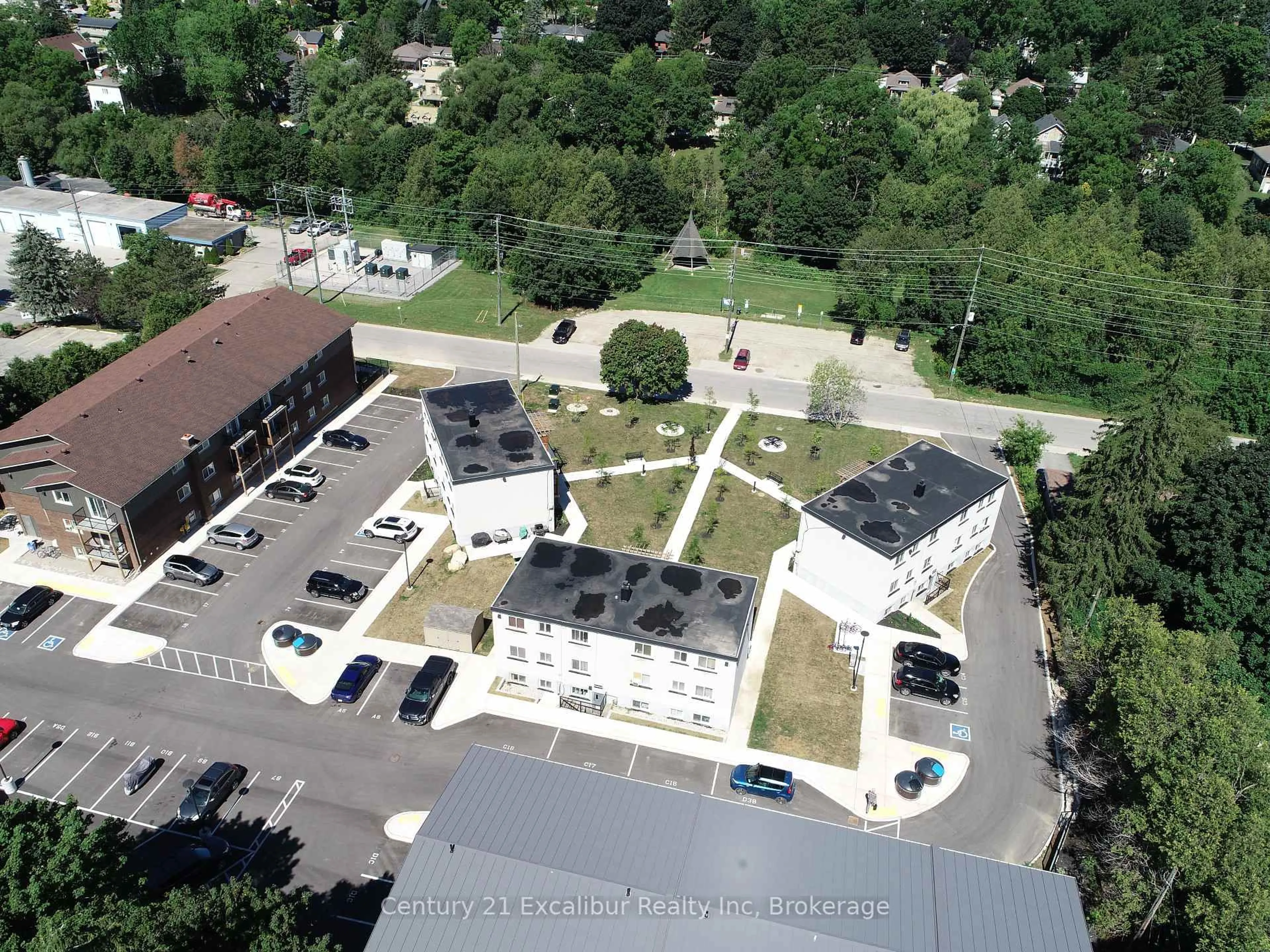 A pic from outside/outdoor area/front of a property/back of a property/a pic from drone, unknown for 360 Queen St #4C, Centre Wellington Ontario N1M 1T4