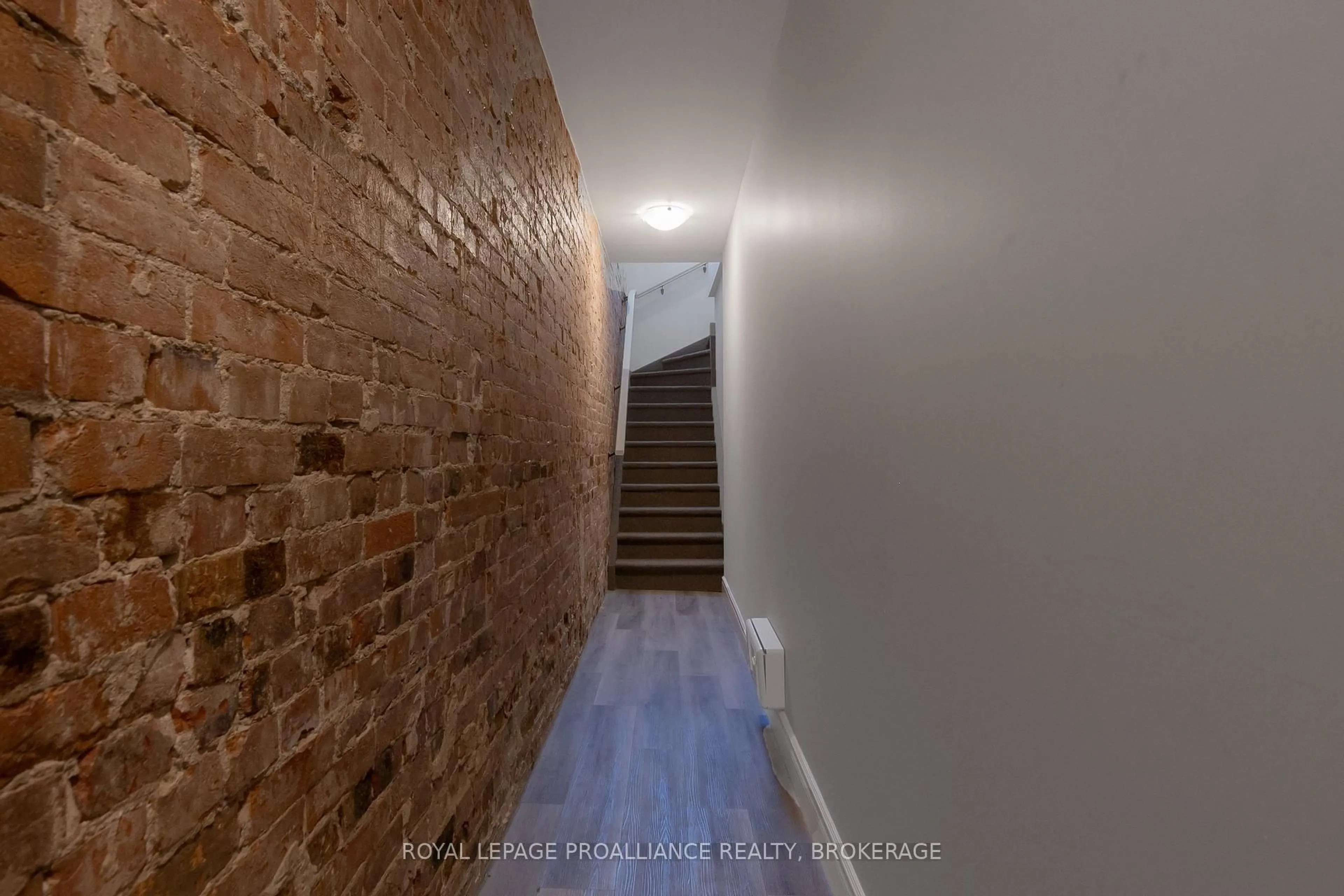 Stairs for 370 Barrie St, Kingston Ontario K7K 3T3