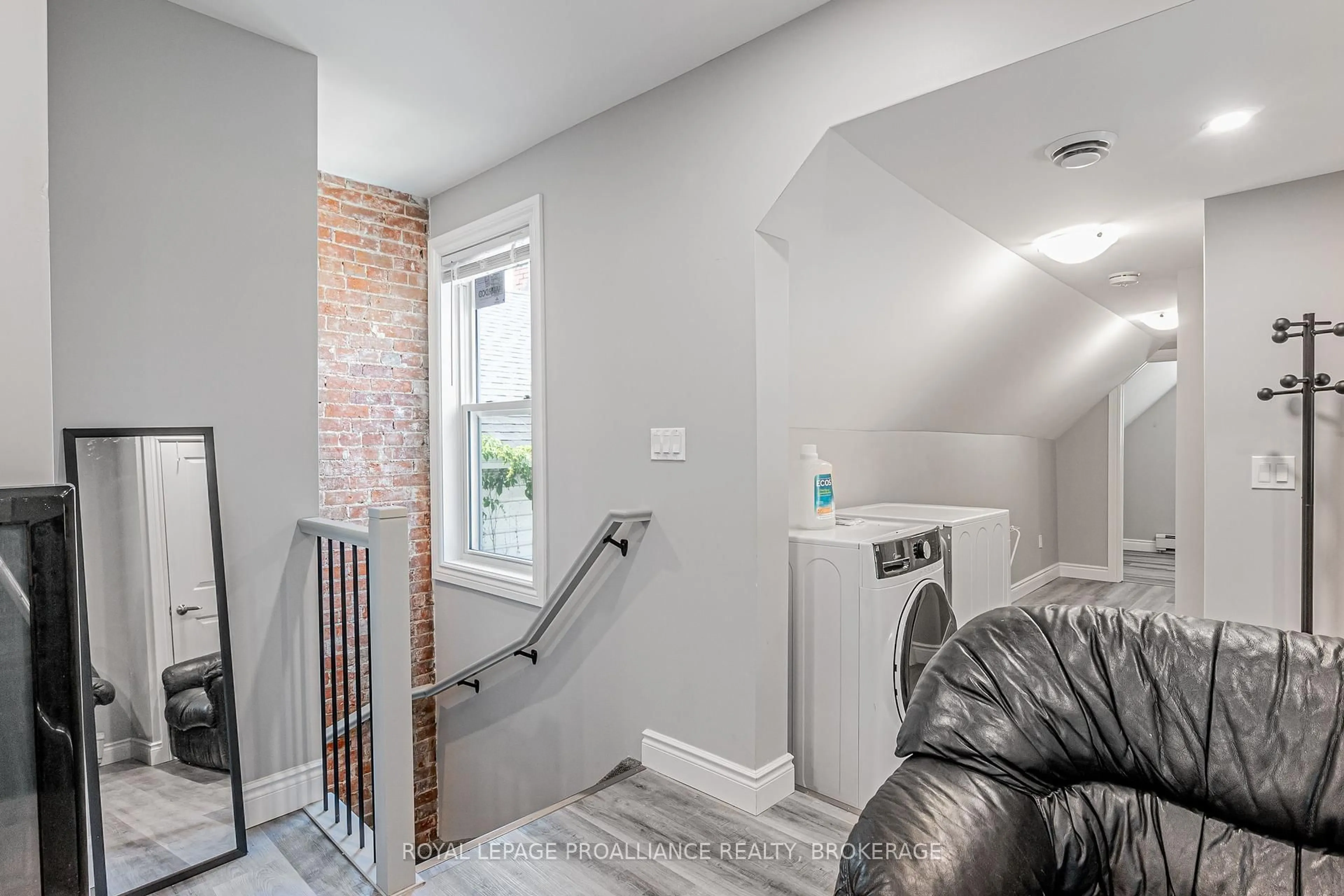 Unknown for 370 Barrie St, Kingston Ontario K7K 3T3
