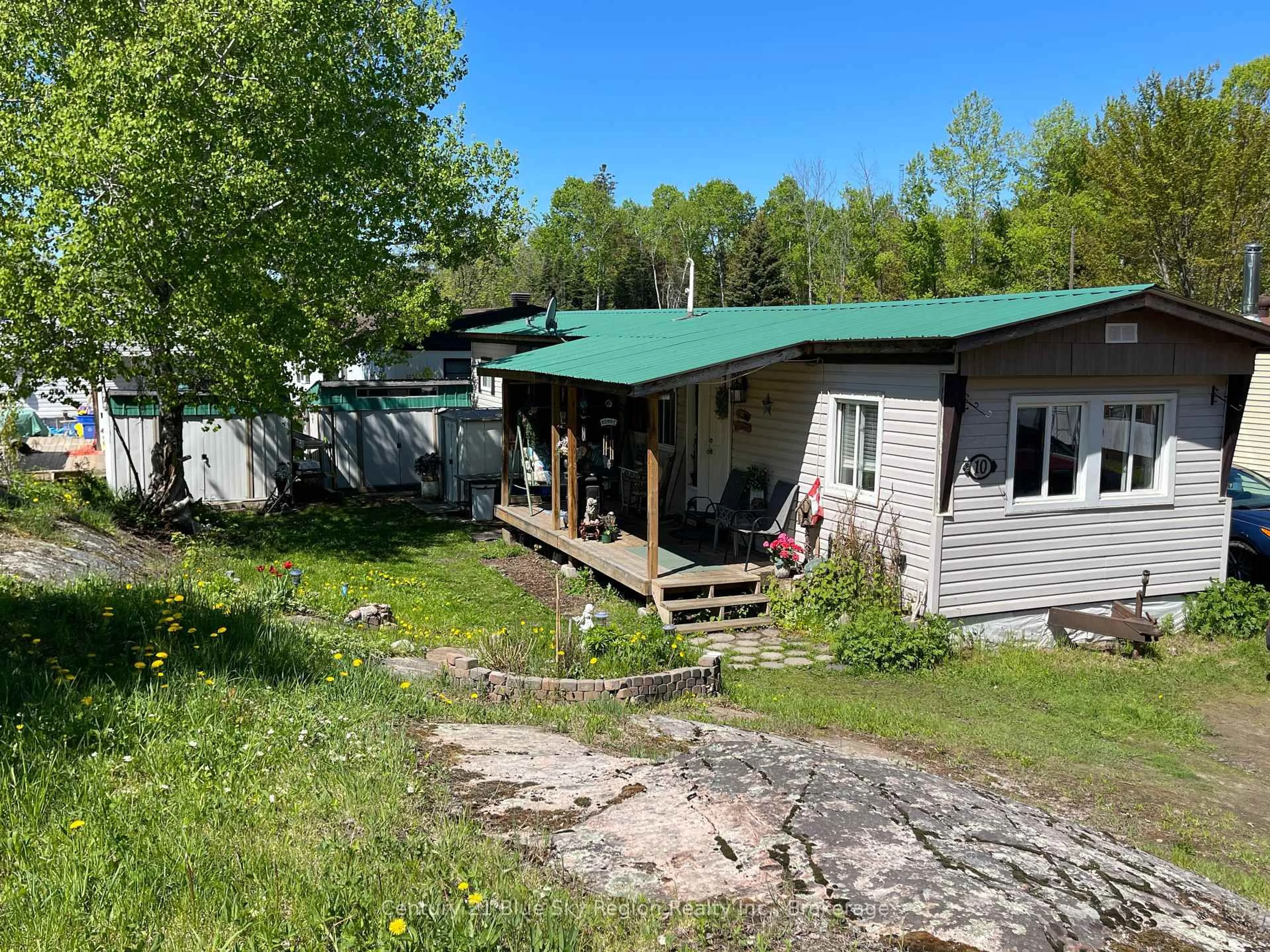 A pic from outside/outdoor area/front of a property/back of a property/a pic from drone, unknown for 40 BARLEY Rd #10, North Bay Ontario P1A 0G4