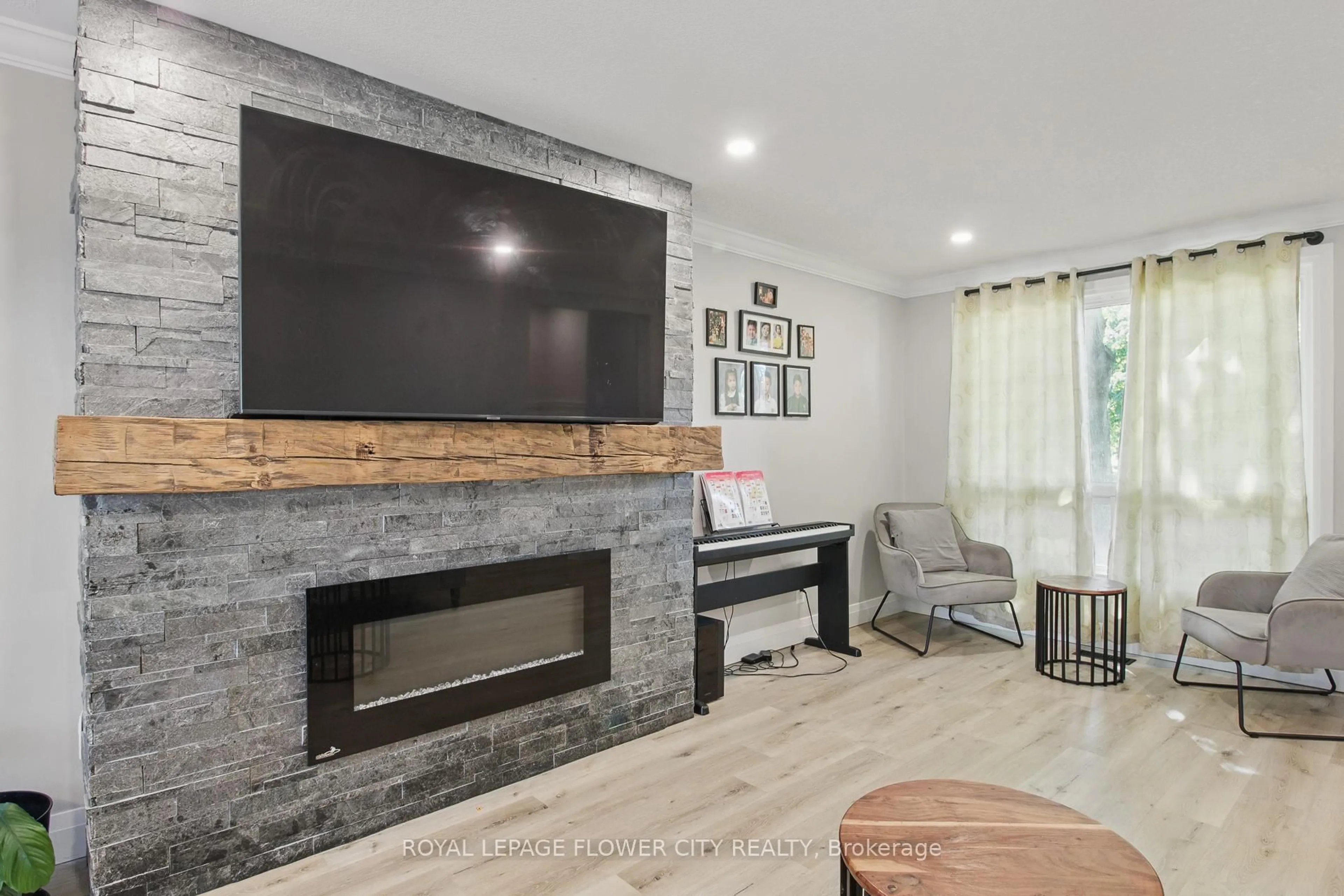 Home theater for 151 Gateshead Cres #129, Hamilton Ontario L8G 3W1