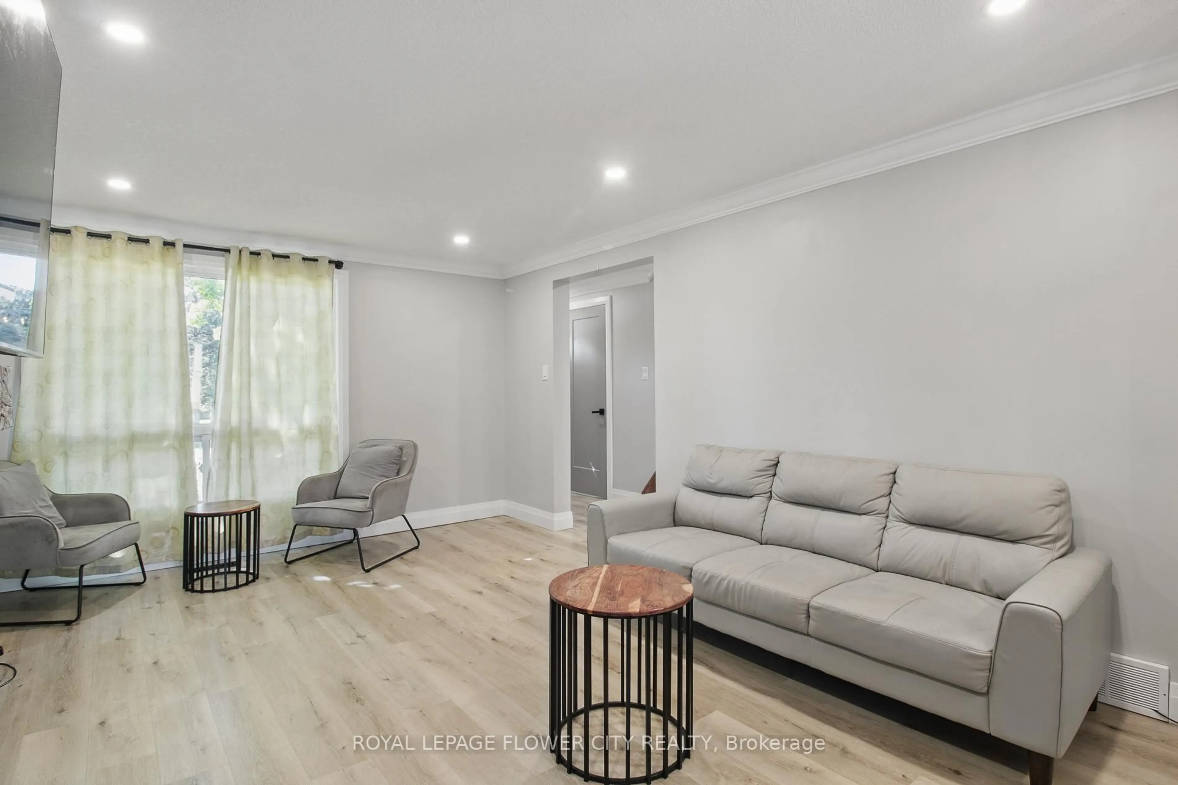 Living room with furniture, wood/laminate floor for 151 Gateshead Cres #129, Hamilton Ontario L8G 3W1