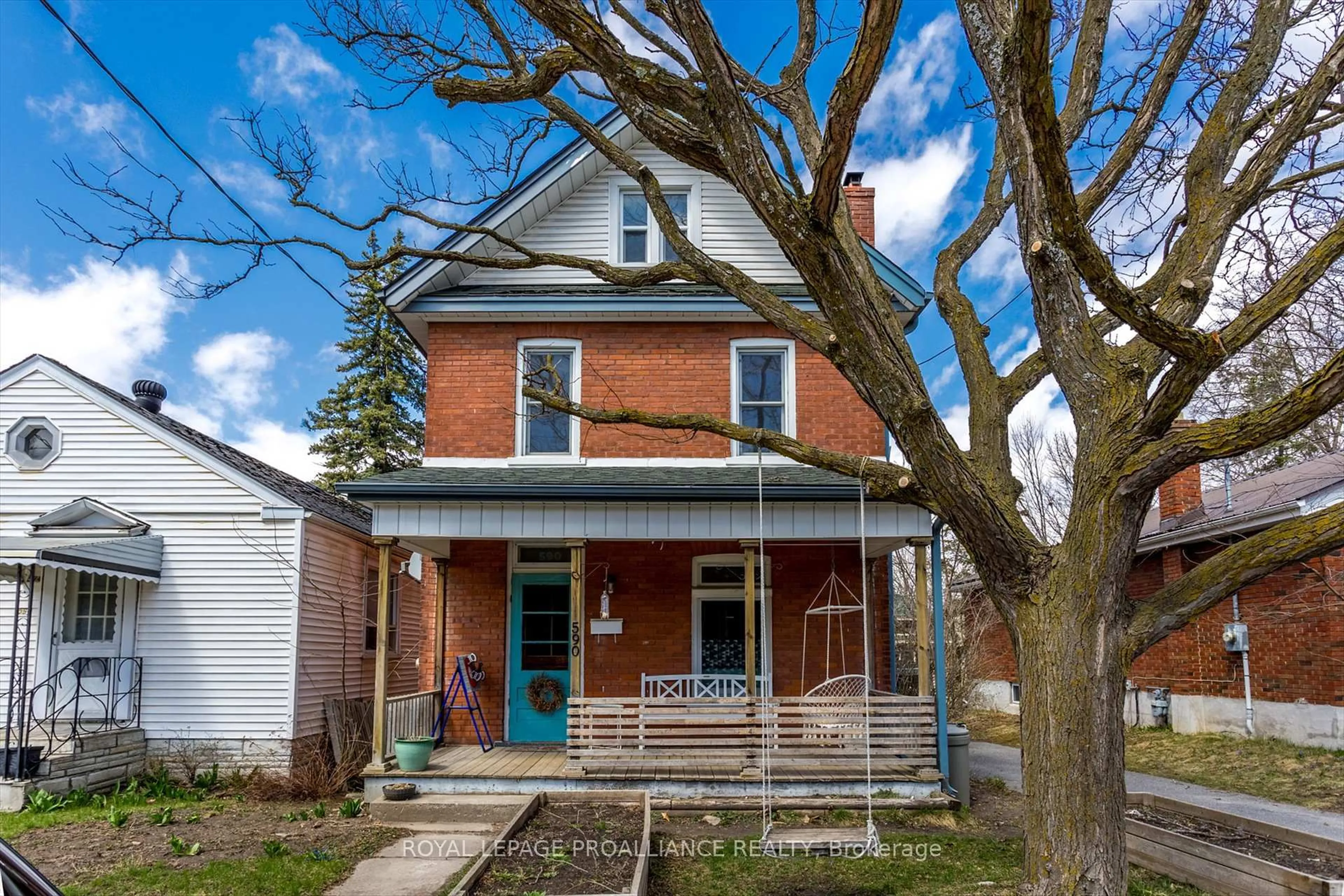 Home with brick exterior material, street for 590 Murray St, Peterborough Central Ontario K9H 2V1
