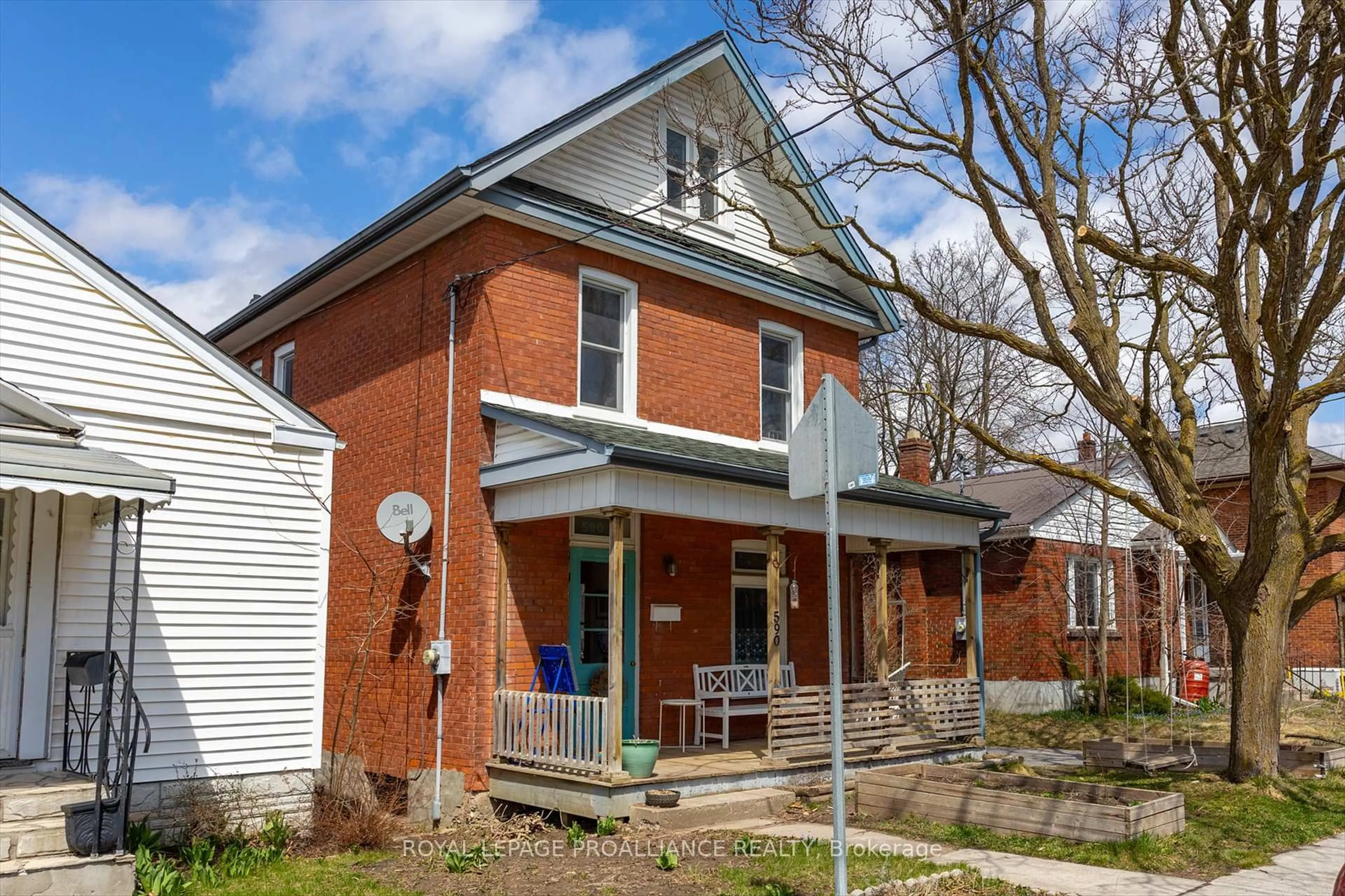 Home with brick exterior material, street for 590 Murray St, Peterborough Central Ontario K9H 2V1