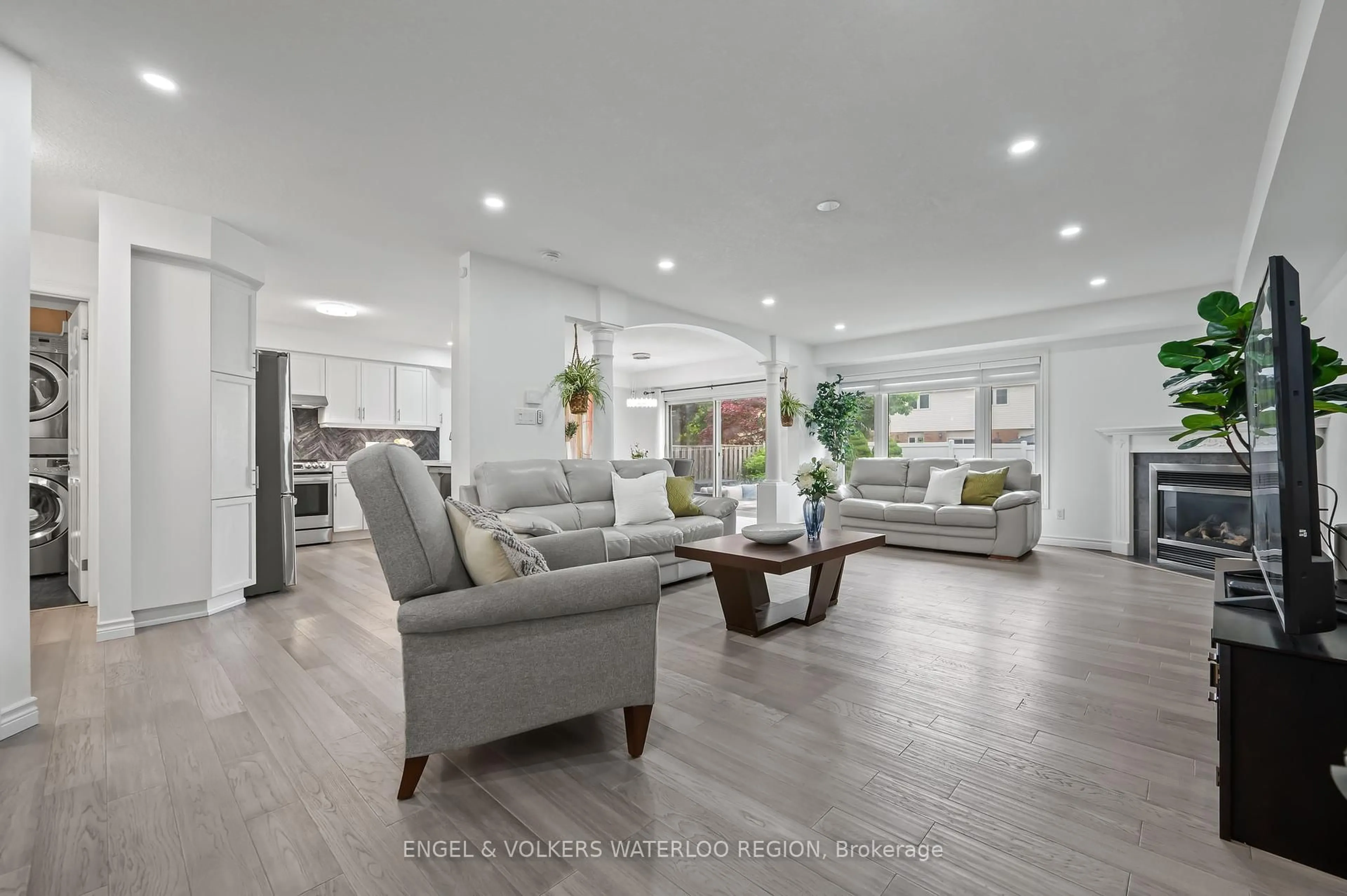 Living room with furniture, unknown for 89 Winifred St, Kitchener Ontario N2P 2M7
