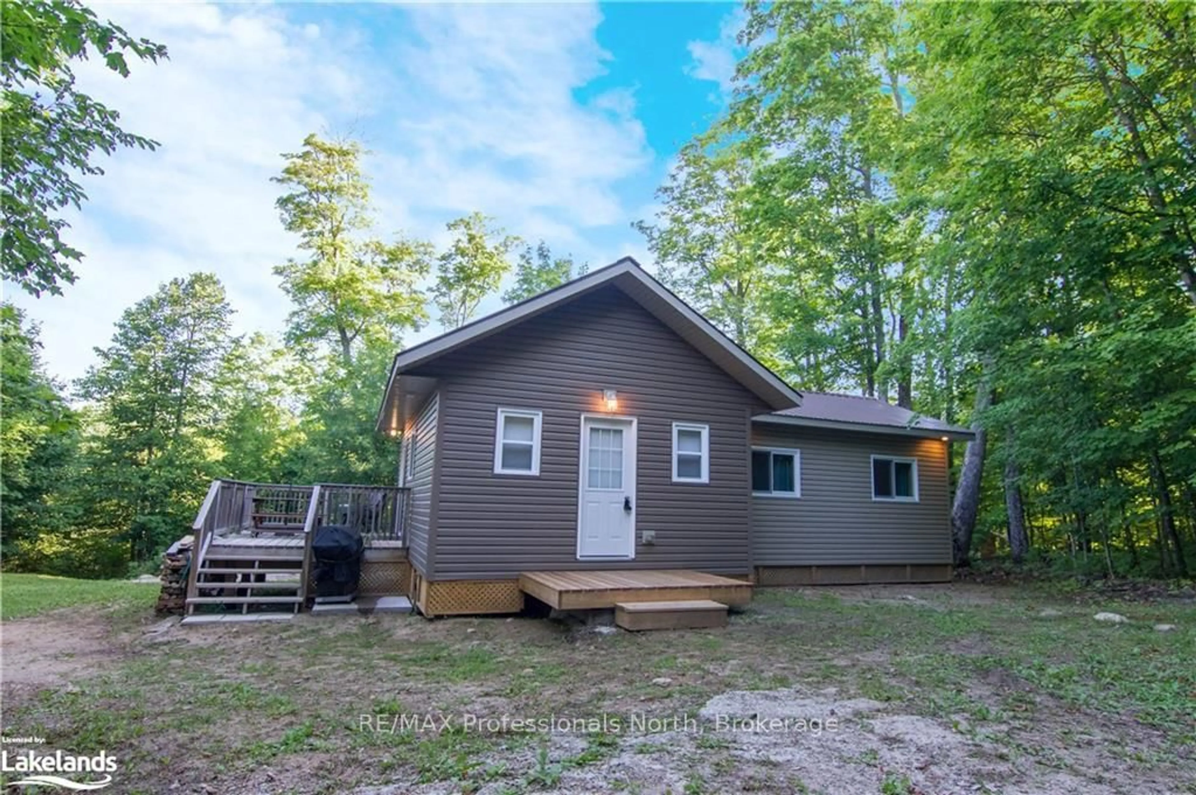 Home with vinyl exterior material, unknown for 1145 Chelsea Lane, Algonquin Highlands Ontario K0M 1J1