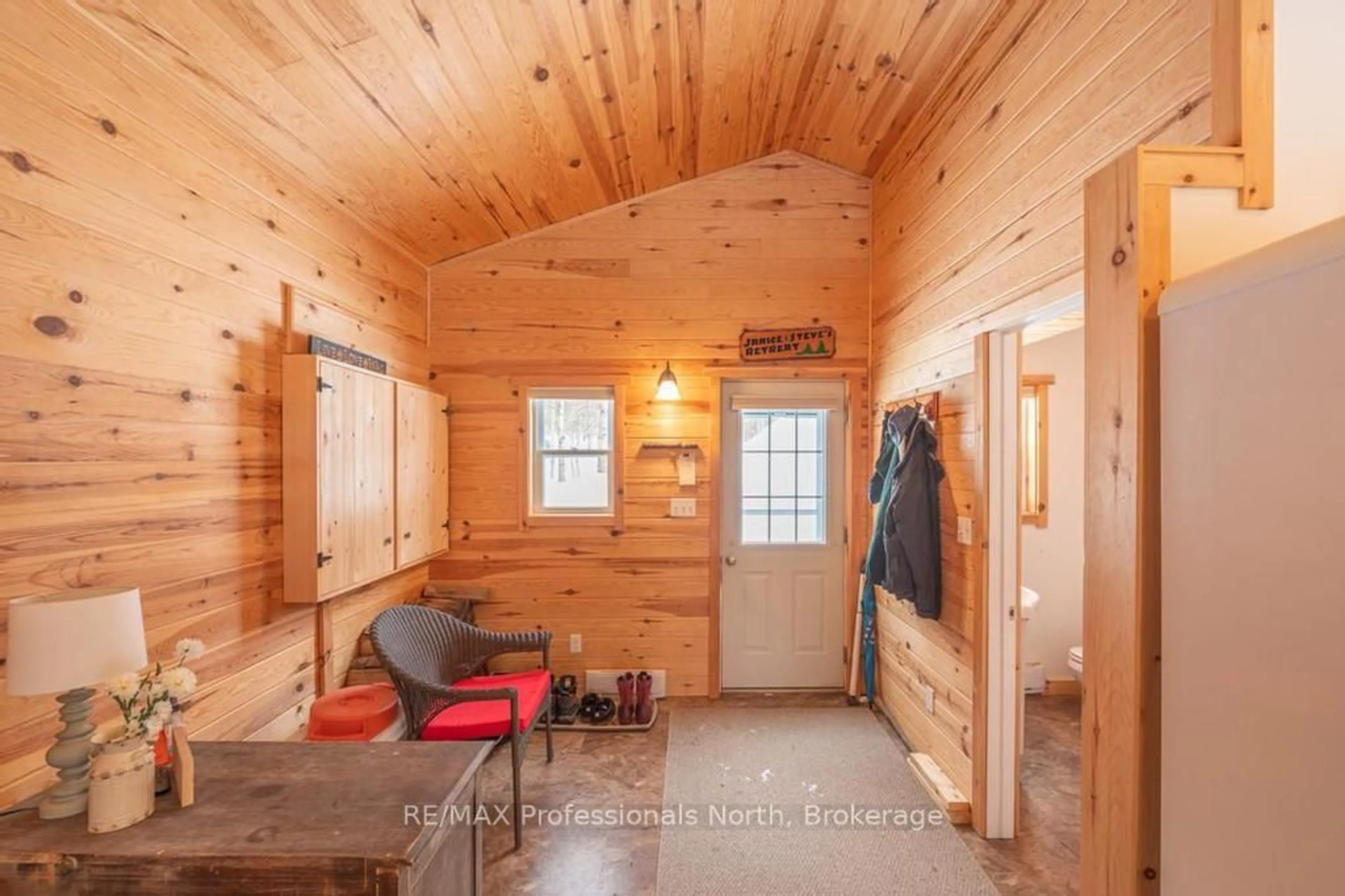 Indoor entryway for 1145 Chelsea Lane, Algonquin Highlands Ontario K0M 1J1