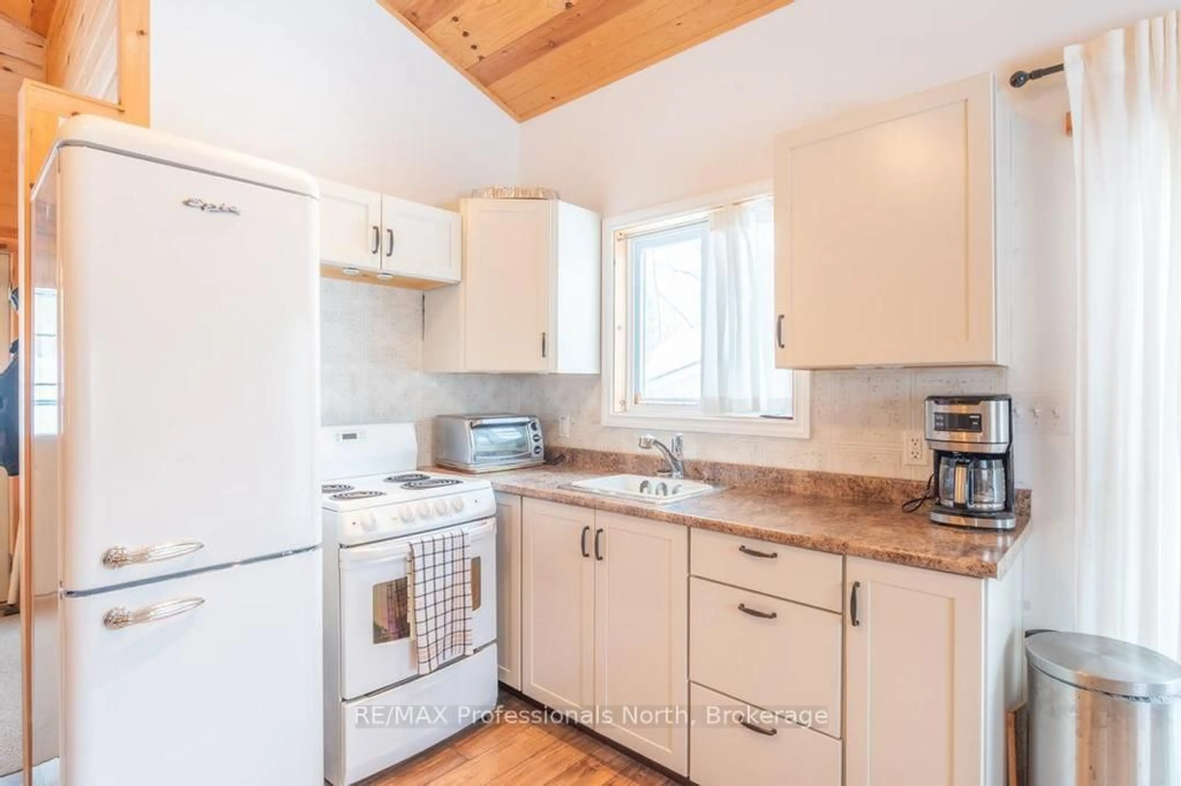 Standard kitchen, wood/laminate floor for 1145 Chelsea Lane, Algonquin Highlands Ontario K0M 1J1