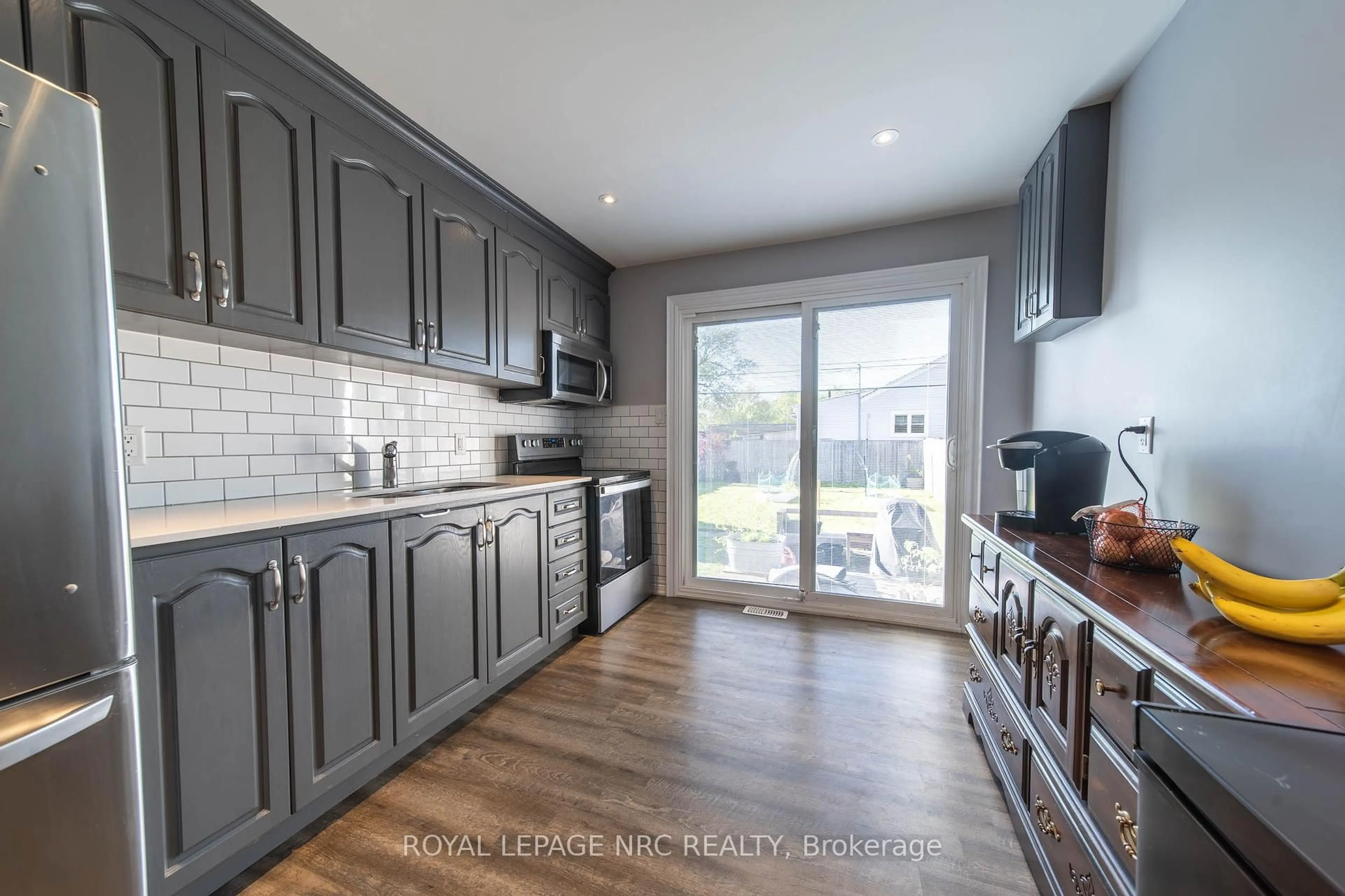 Contemporary kitchen, unknown for 148 Catherine St, Fort Erie Ontario L2A 2J2